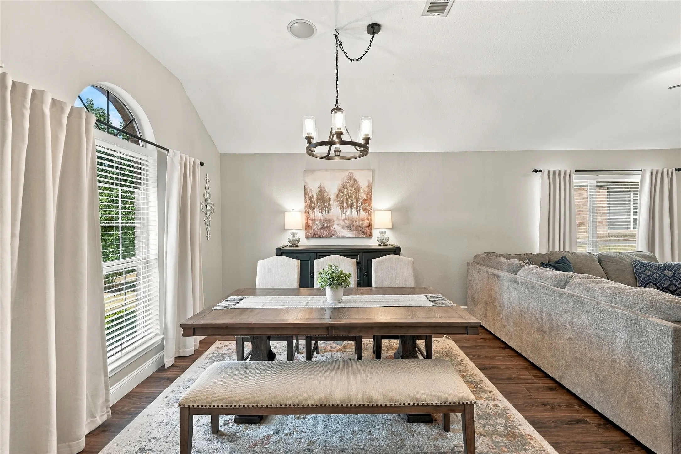 Single Family Residence For Sale in Ellis County , 506 Timber Drive, Waxahachie, Texas 75165, 4 Bedroom, 2 Bathroom, 2 Garage spaces, 1,880 Sqft, built in 2004, mls#21405058, Real Estate Agent in Waxahachie, Homes For Sale in Ellis county, Homes For Sale in Waxahachie, Realtor in Waxahachie Texas, Real Estate Brokerage Independent Realty Texas, Luminita Cordes Realtor