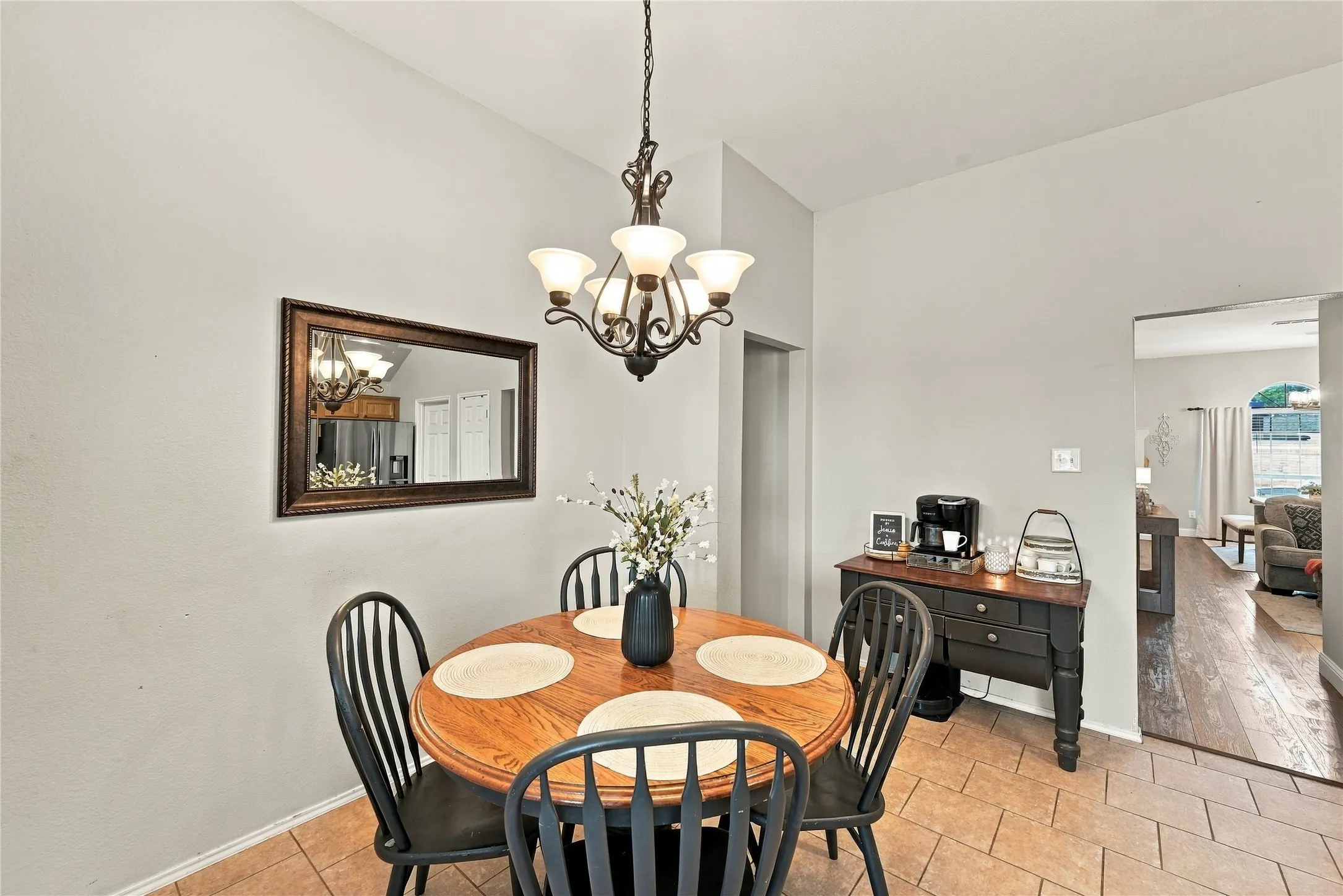 Single Family Residence For Sale in Ellis County , 506 Timber Drive, Waxahachie, Texas 75165, 4 Bedroom, 2 Bathroom, 2 Garage spaces, 1,880 Sqft, built in 2004, mls#21405058, Real Estate Agent in Waxahachie, Homes For Sale in Ellis county, Homes For Sale in Waxahachie, Realtor in Waxahachie Texas, Real Estate Brokerage Independent Realty Texas, Luminita Cordes Realtor
