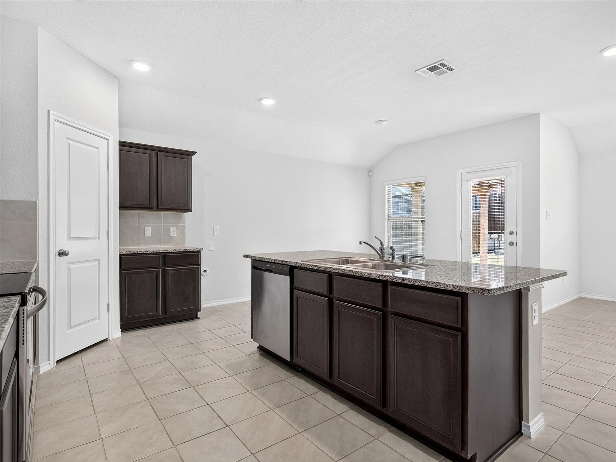 Single Family Residence For Rent in Collin County , 1111 Meadow Side Drive, Princeton, Texas 75407, 4 Bedroom, 2 Bathroom, 2 Garage spaces, 1,567 Sqft, built in 2018, mls#21405764, Real Estate Agent in Princeton, Homes For Rent in Collin county, Homes For Rent in Princeton, Realtor in Princeton Texas, Real Estate Brokerage Independent Realty Texas, Luminita Cordes Realtor