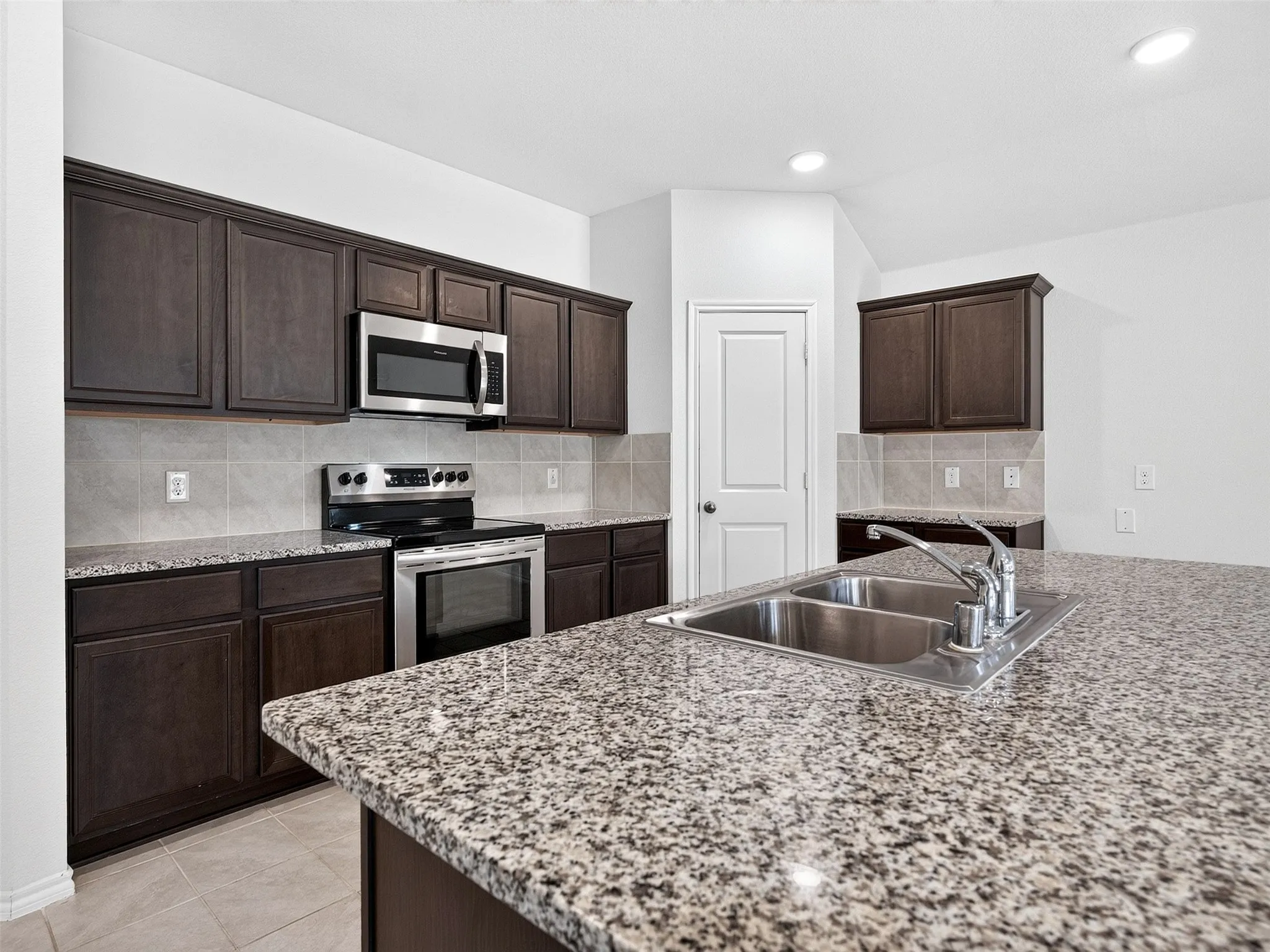 Single Family Residence For Rent in Collin County , 1111 Meadow Side Drive, Princeton, Texas 75407, 4 Bedroom, 2 Bathroom, 2 Garage spaces, 1,567 Sqft, built in 2018, mls#21405764, Real Estate Agent in Princeton, Homes For Rent in Collin county, Homes For Rent in Princeton, Realtor in Princeton Texas, Real Estate Brokerage Independent Realty Texas, Luminita Cordes Realtor
