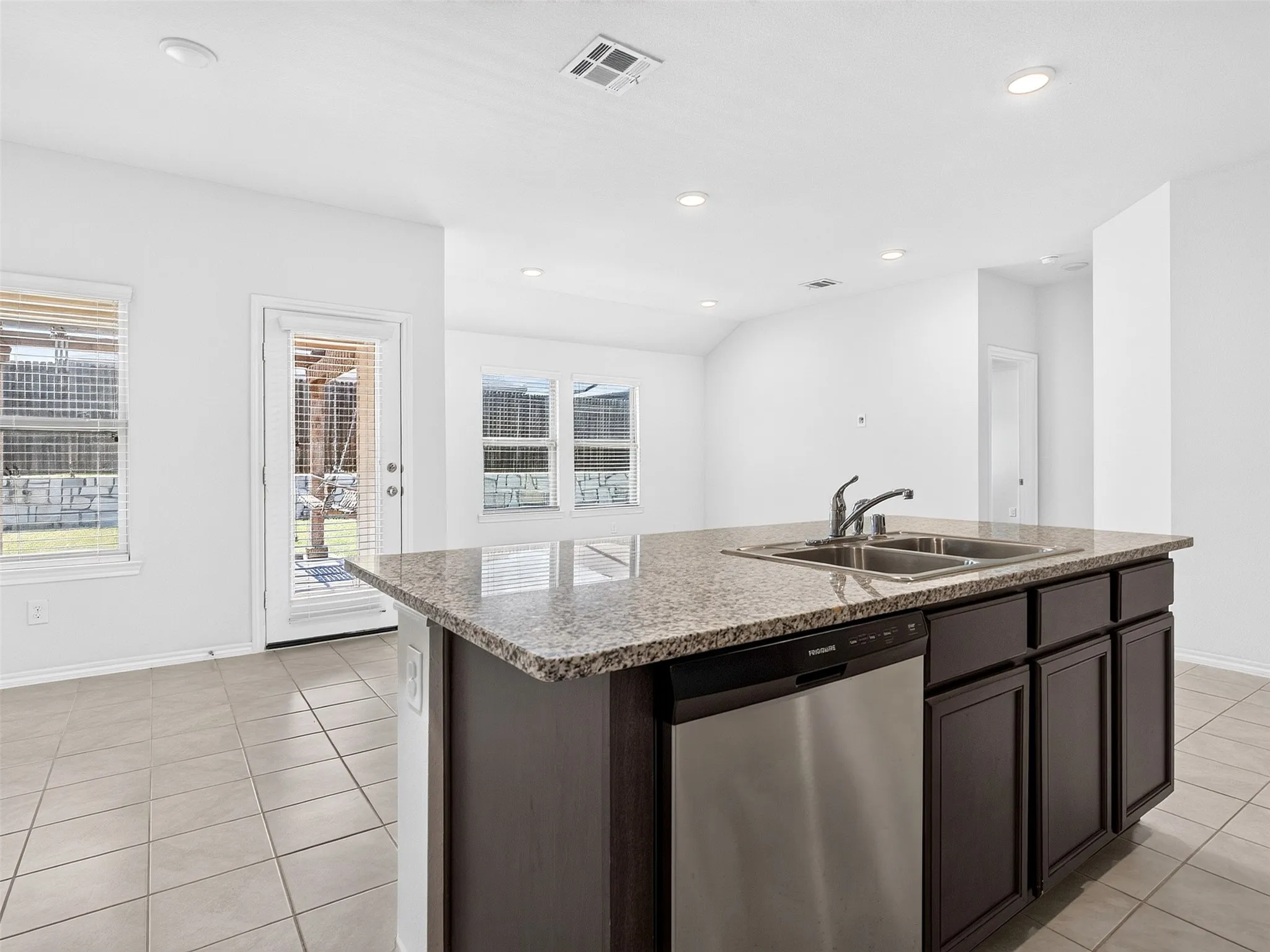 Single Family Residence For Rent in Collin County , 1111 Meadow Side Drive, Princeton, Texas 75407, 4 Bedroom, 2 Bathroom, 2 Garage spaces, 1,567 Sqft, built in 2018, mls#21405764, Real Estate Agent in Princeton, Homes For Rent in Collin county, Homes For Rent in Princeton, Realtor in Princeton Texas, Real Estate Brokerage Independent Realty Texas, Luminita Cordes Realtor