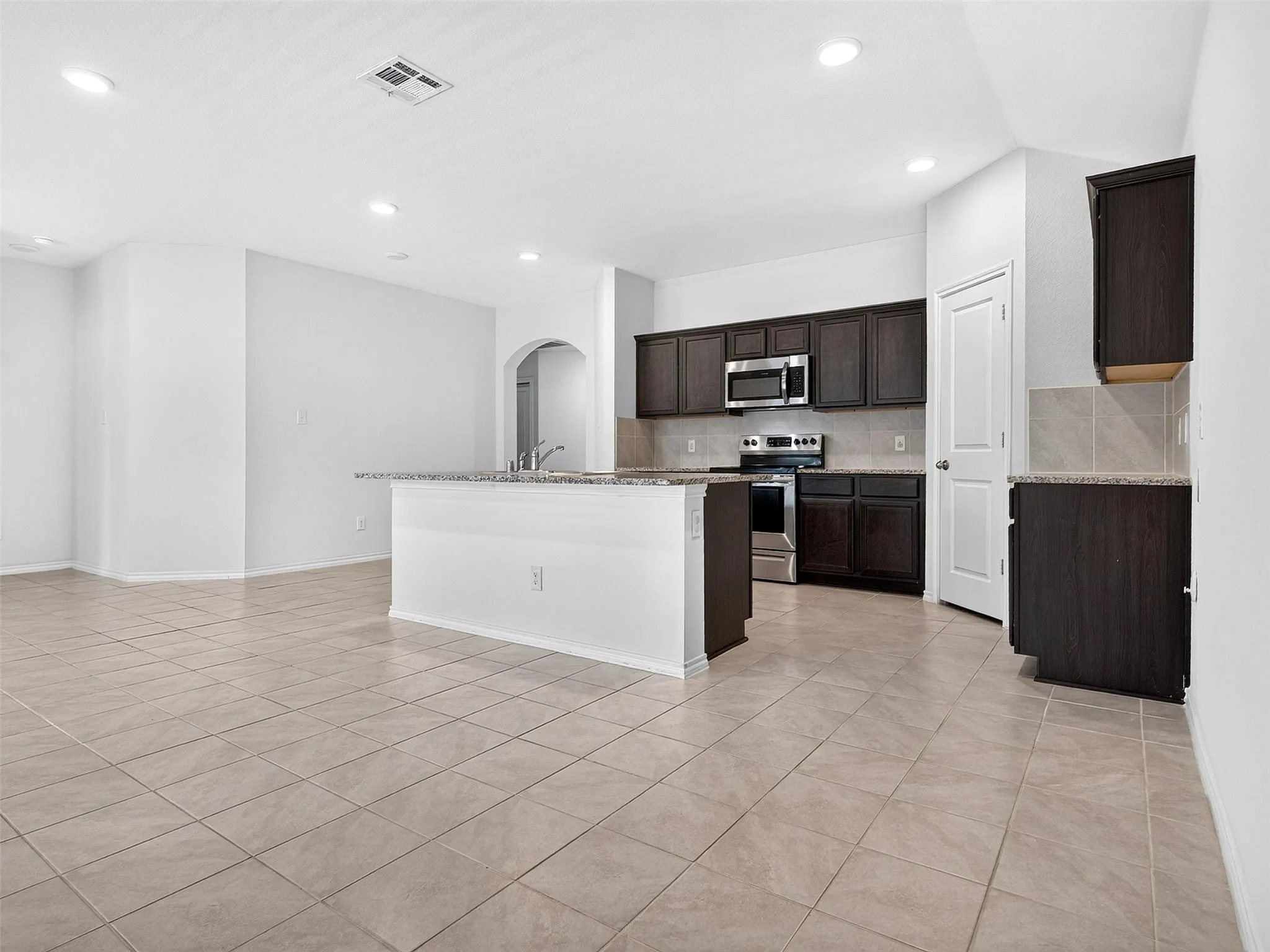 Single Family Residence For Rent in Collin County , 1111 Meadow Side Drive, Princeton, Texas 75407, 4 Bedroom, 2 Bathroom, 2 Garage spaces, 1,567 Sqft, built in 2018, mls#21405764, Real Estate Agent in Princeton, Homes For Rent in Collin county, Homes For Rent in Princeton, Realtor in Princeton Texas, Real Estate Brokerage Independent Realty Texas, Luminita Cordes Realtor