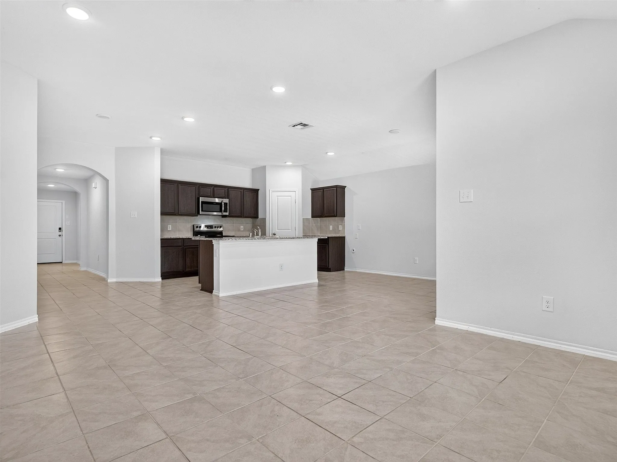 Single Family Residence For Rent in Collin County , 1111 Meadow Side Drive, Princeton, Texas 75407, 4 Bedroom, 2 Bathroom, 2 Garage spaces, 1,567 Sqft, built in 2018, mls#21405764, Real Estate Agent in Princeton, Homes For Rent in Collin county, Homes For Rent in Princeton, Realtor in Princeton Texas, Real Estate Brokerage Independent Realty Texas, Luminita Cordes Realtor
