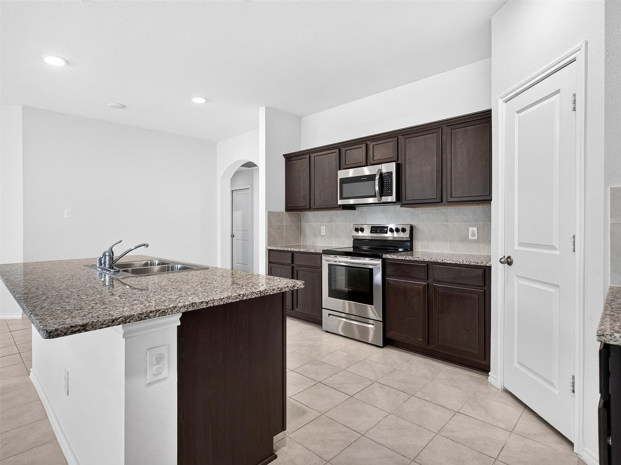 Single Family Residence For Rent in Collin County , 1111 Meadow Side Drive, Princeton, Texas 75407, 4 Bedroom, 2 Bathroom, 2 Garage spaces, 1,567 Sqft, built in 2018, mls#21405764, Real Estate Agent in Princeton, Homes For Rent in Collin county, Homes For Rent in Princeton, Realtor in Princeton Texas, Real Estate Brokerage Independent Realty Texas, Luminita Cordes Realtor