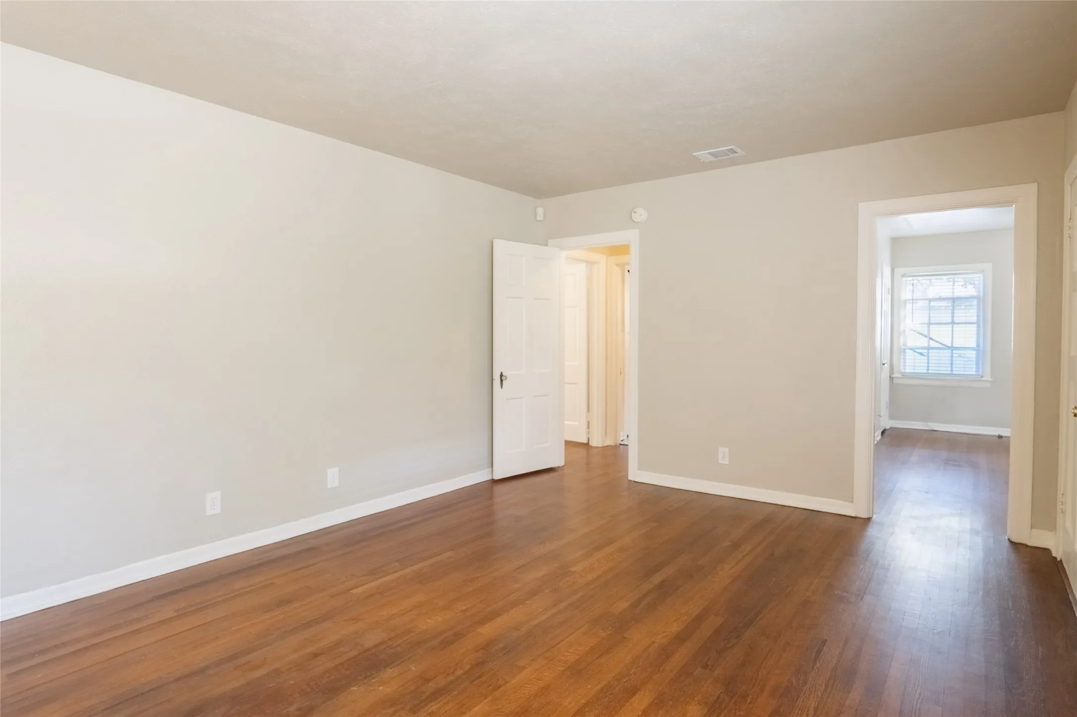 Duplex For Rent in Tarrant County , 1558 W Shaw, Fort Worth, Texas 76110, 1 Bedroom, 1 Bathroom, 1 Garage spaces, 862 Sqft, built in 1940, mls#21405767, Real Estate Agent in Fort Worth, Homes For Rent in Tarrant county, Homes For Rent in Fort Worth, Realtor in Fort Worth Texas, Real Estate Brokerage Independent Realty Texas, Luminita Cordes Realtor