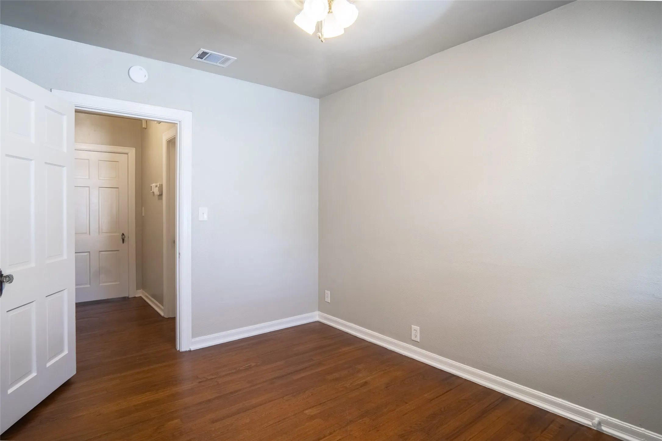 Duplex For Rent in Tarrant County , 1558 W Shaw, Fort Worth, Texas 76110, 1 Bedroom, 1 Bathroom, 1 Garage spaces, 862 Sqft, built in 1940, mls#21405767, Real Estate Agent in Fort Worth, Homes For Rent in Tarrant county, Homes For Rent in Fort Worth, Realtor in Fort Worth Texas, Real Estate Brokerage Independent Realty Texas, Luminita Cordes Realtor