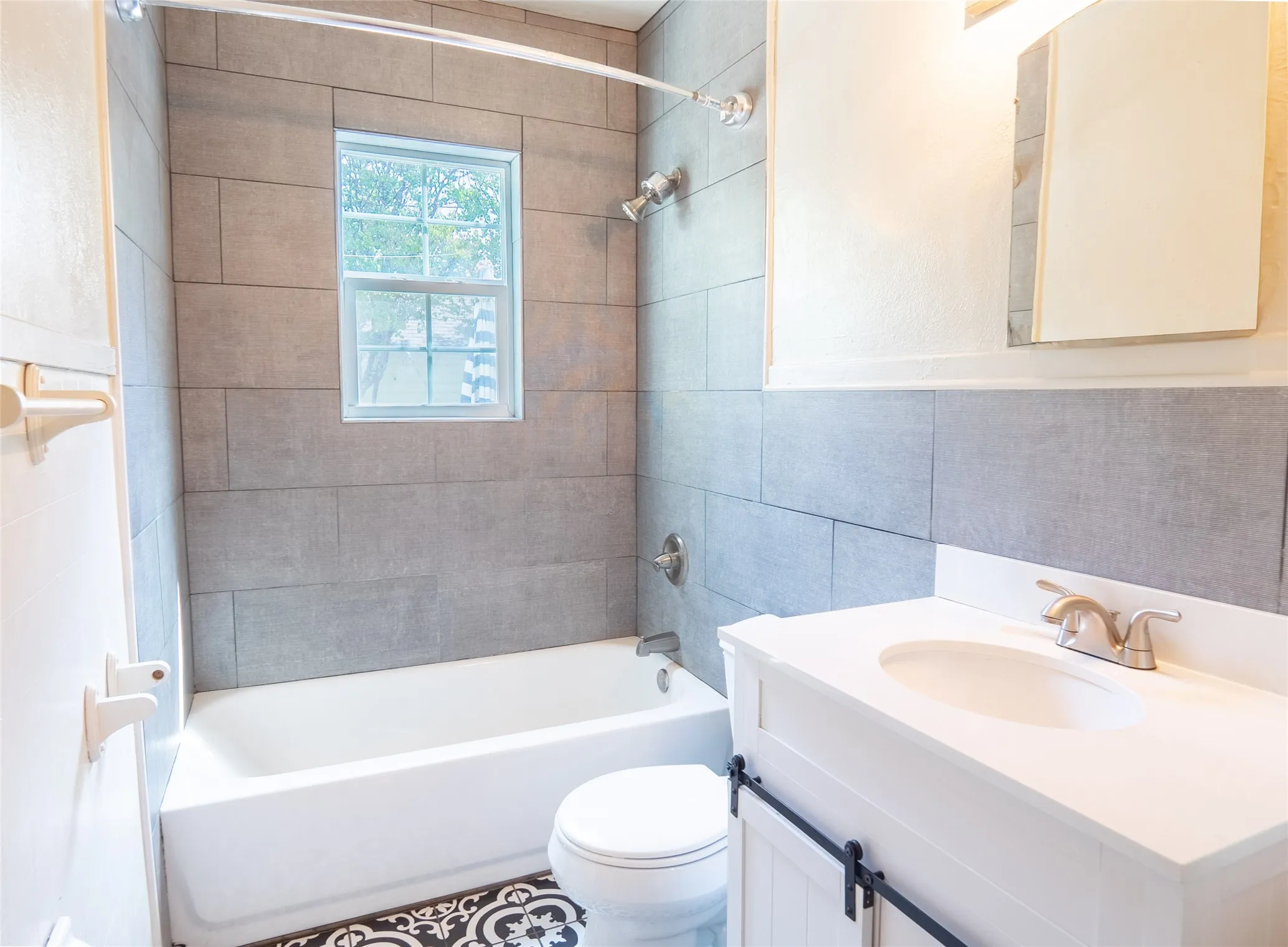 Duplex For Rent in Tarrant County , 1558 W Shaw, Fort Worth, Texas 76110, 1 Bedroom, 1 Bathroom, 1 Garage spaces, 862 Sqft, built in 1940, mls#21405767, Real Estate Agent in Fort Worth, Homes For Rent in Tarrant county, Homes For Rent in Fort Worth, Realtor in Fort Worth Texas, Real Estate Brokerage Independent Realty Texas, Luminita Cordes Realtor