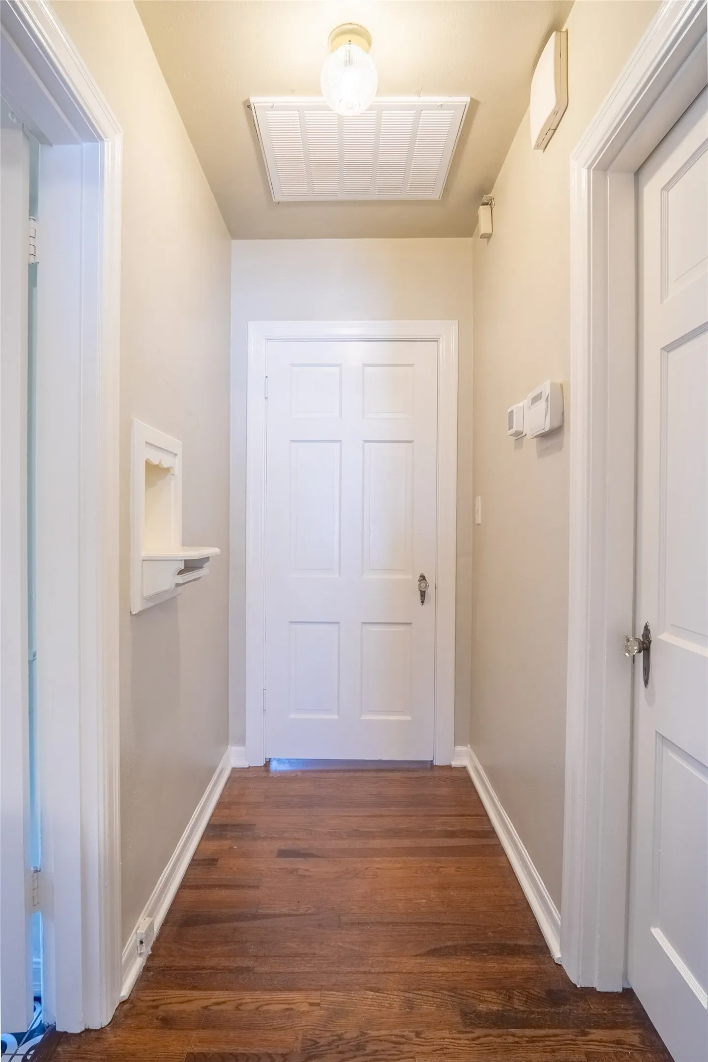 Duplex For Rent in Tarrant County , 1558 W Shaw, Fort Worth, Texas 76110, 1 Bedroom, 1 Bathroom, 1 Garage spaces, 862 Sqft, built in 1940, mls#21405767, Real Estate Agent in Fort Worth, Homes For Rent in Tarrant county, Homes For Rent in Fort Worth, Realtor in Fort Worth Texas, Real Estate Brokerage Independent Realty Texas, Luminita Cordes Realtor