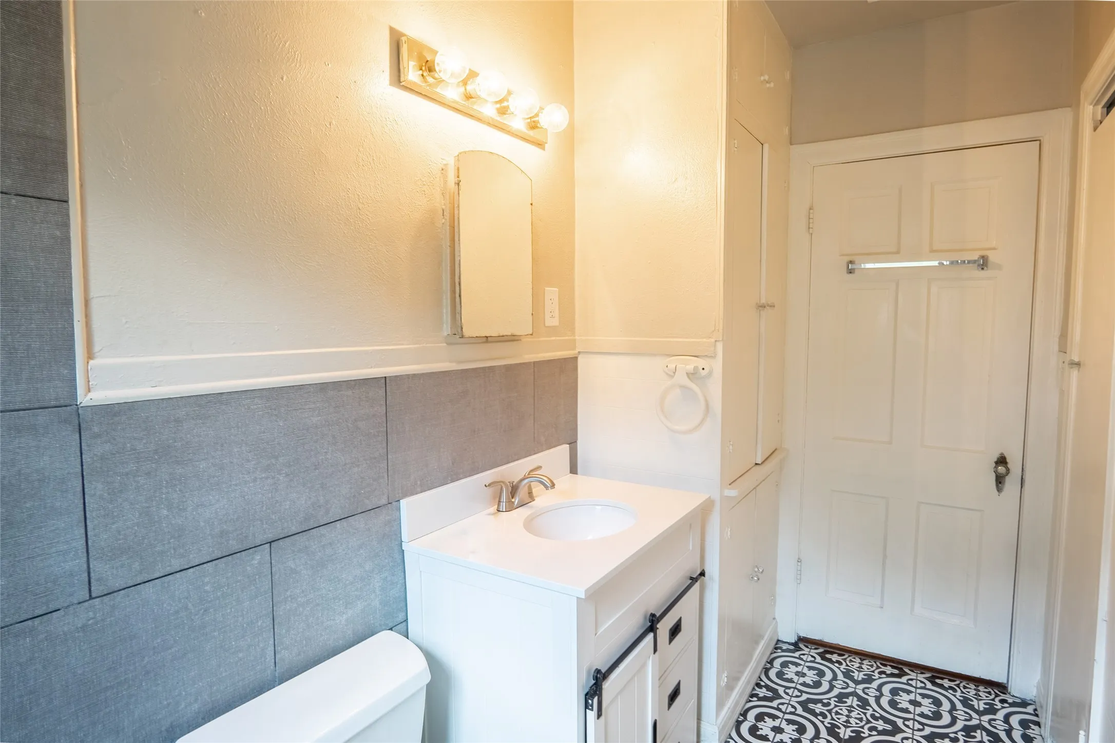 Duplex For Rent in Tarrant County , 1558 W Shaw, Fort Worth, Texas 76110, 1 Bedroom, 1 Bathroom, 1 Garage spaces, 862 Sqft, built in 1940, mls#21405767, Real Estate Agent in Fort Worth, Homes For Rent in Tarrant county, Homes For Rent in Fort Worth, Realtor in Fort Worth Texas, Real Estate Brokerage Independent Realty Texas, Luminita Cordes Realtor