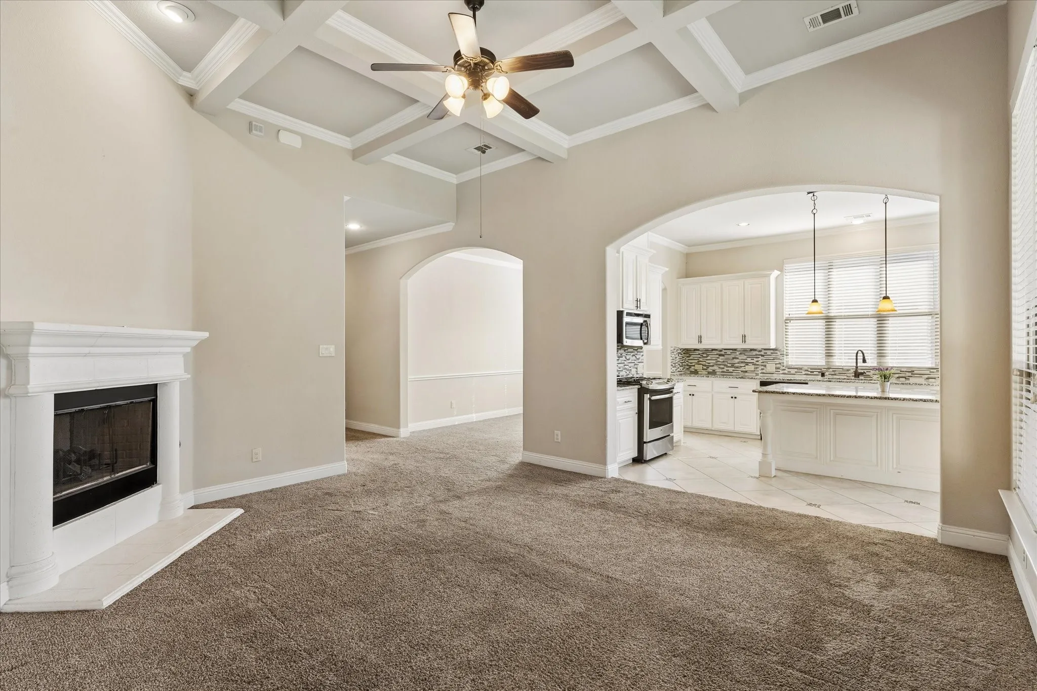 Single Family Residence For Sale in Tarrant County , 3020 Waterfall Drive, Fort Worth, Texas 76177, 3 Bedroom, 2 Bathroom, 2 Garage spaces, 2,158 Sqft, built in 2015, mls#21405540, Real Estate Agent in Fort Worth, Homes For Sale in Tarrant county, Homes For Sale in Fort Worth, Realtor in Fort Worth Texas, Real Estate Brokerage Independent Realty Texas, Luminita Cordes Realtor