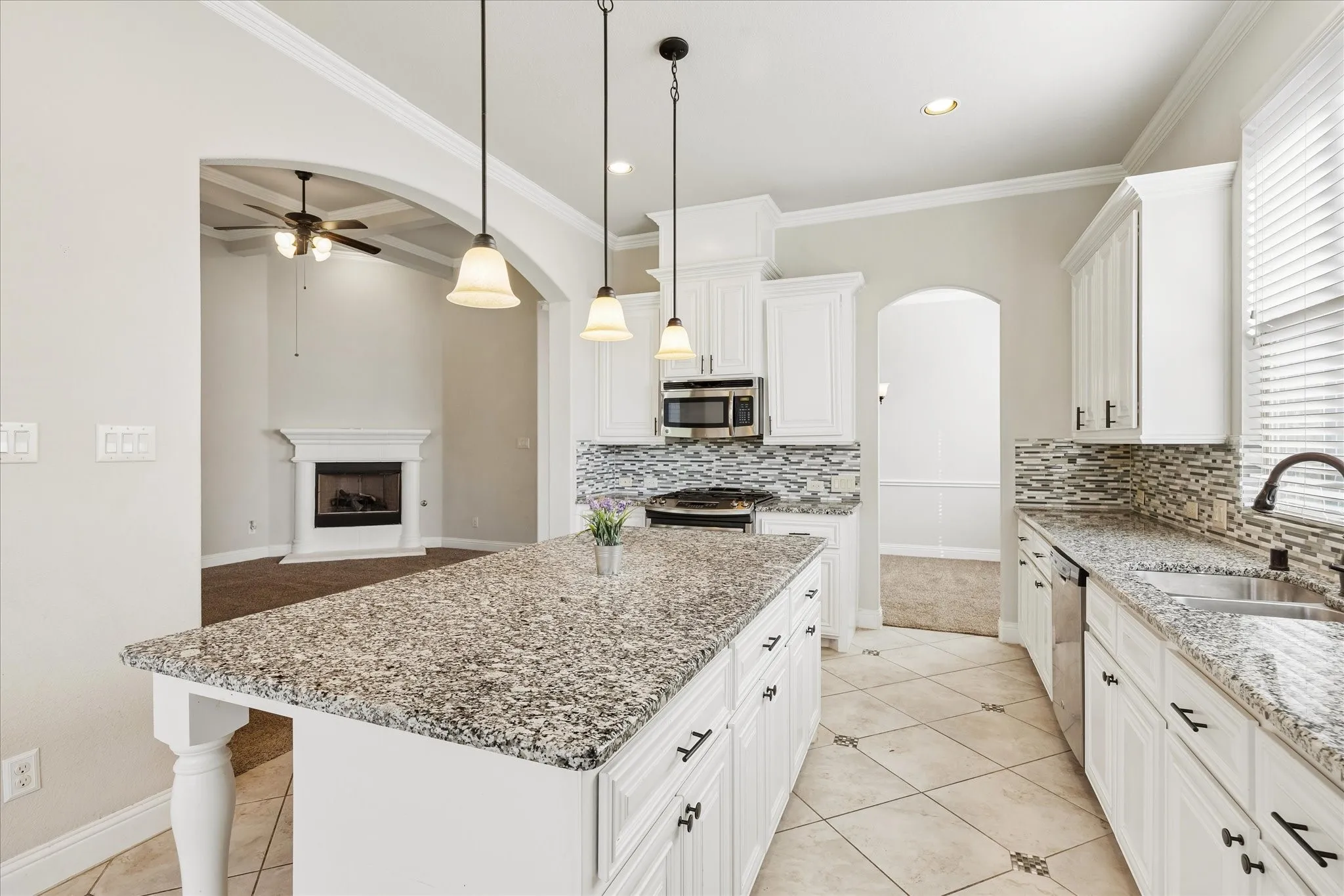Single Family Residence For Sale in Tarrant County , 3020 Waterfall Drive, Fort Worth, Texas 76177, 3 Bedroom, 2 Bathroom, 2 Garage spaces, 2,158 Sqft, built in 2015, mls#21405540, Real Estate Agent in Fort Worth, Homes For Sale in Tarrant county, Homes For Sale in Fort Worth, Realtor in Fort Worth Texas, Real Estate Brokerage Independent Realty Texas, Luminita Cordes Realtor