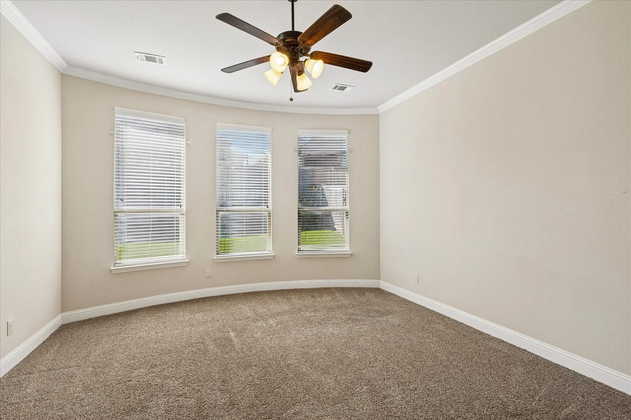 Single Family Residence For Sale in Tarrant County , 3020 Waterfall Drive, Fort Worth, Texas 76177, 3 Bedroom, 2 Bathroom, 2 Garage spaces, 2,158 Sqft, built in 2015, mls#21405540, Real Estate Agent in Fort Worth, Homes For Sale in Tarrant county, Homes For Sale in Fort Worth, Realtor in Fort Worth Texas, Real Estate Brokerage Independent Realty Texas, Luminita Cordes Realtor