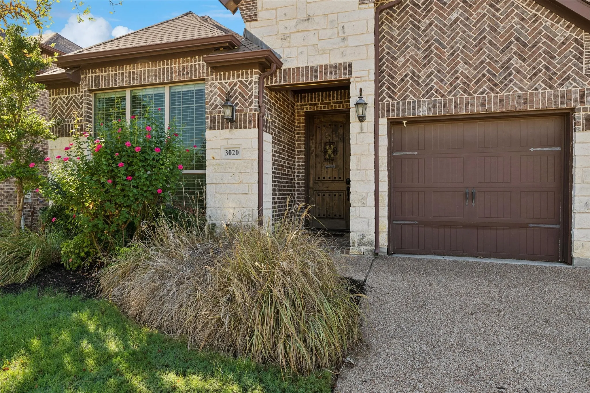 Single Family Residence For Sale in Tarrant County , 3020 Waterfall Drive, Fort Worth, Texas 76177, 3 Bedroom, 2 Bathroom, 2 Garage spaces, 2,158 Sqft, built in 2015, mls#21405540, Real Estate Agent in Fort Worth, Homes For Sale in Tarrant county, Homes For Sale in Fort Worth, Realtor in Fort Worth Texas, Real Estate Brokerage Independent Realty Texas, Luminita Cordes Realtor