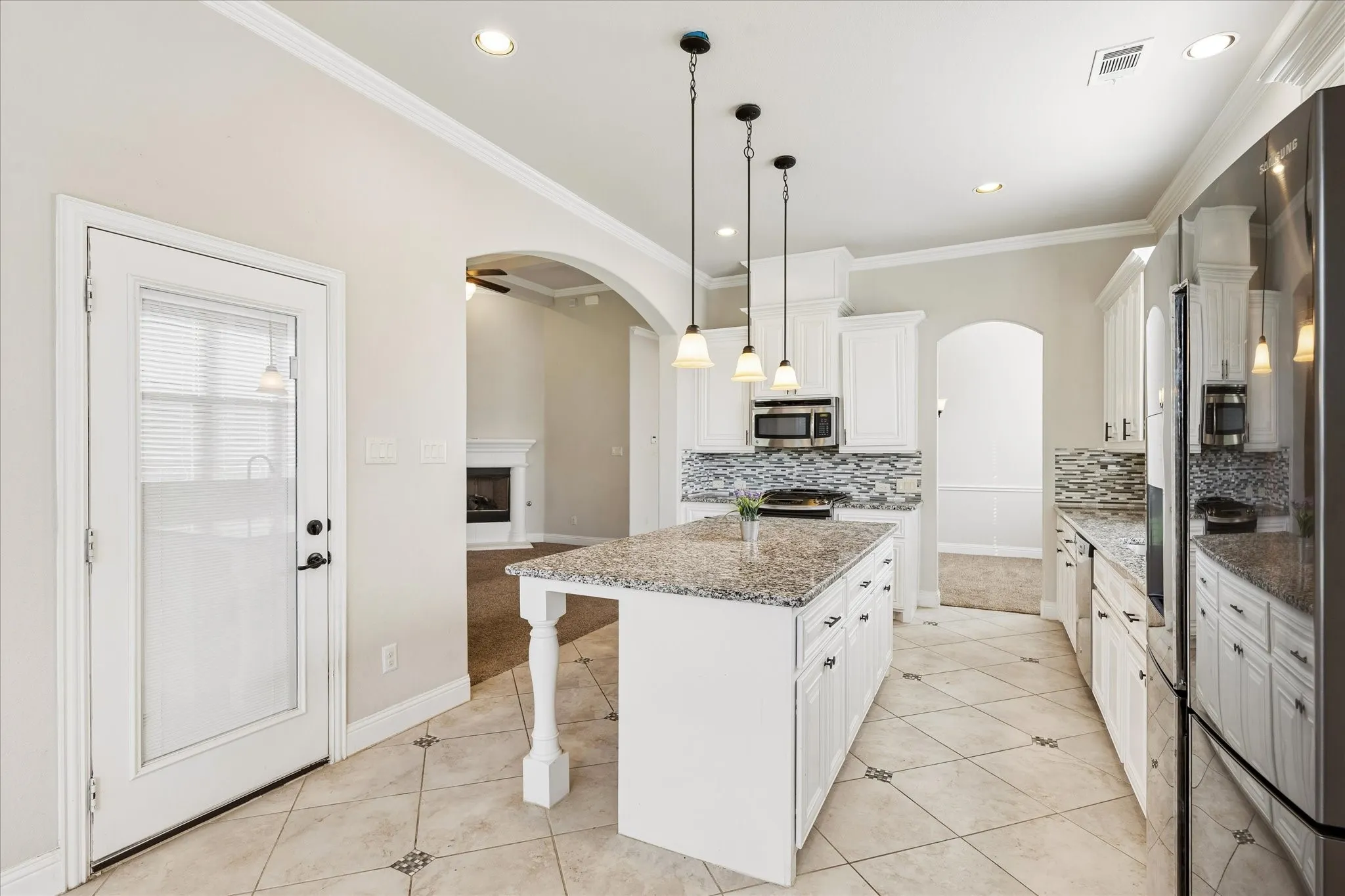 Single Family Residence For Sale in Tarrant County , 3020 Waterfall Drive, Fort Worth, Texas 76177, 3 Bedroom, 2 Bathroom, 2 Garage spaces, 2,158 Sqft, built in 2015, mls#21405540, Real Estate Agent in Fort Worth, Homes For Sale in Tarrant county, Homes For Sale in Fort Worth, Realtor in Fort Worth Texas, Real Estate Brokerage Independent Realty Texas, Luminita Cordes Realtor
