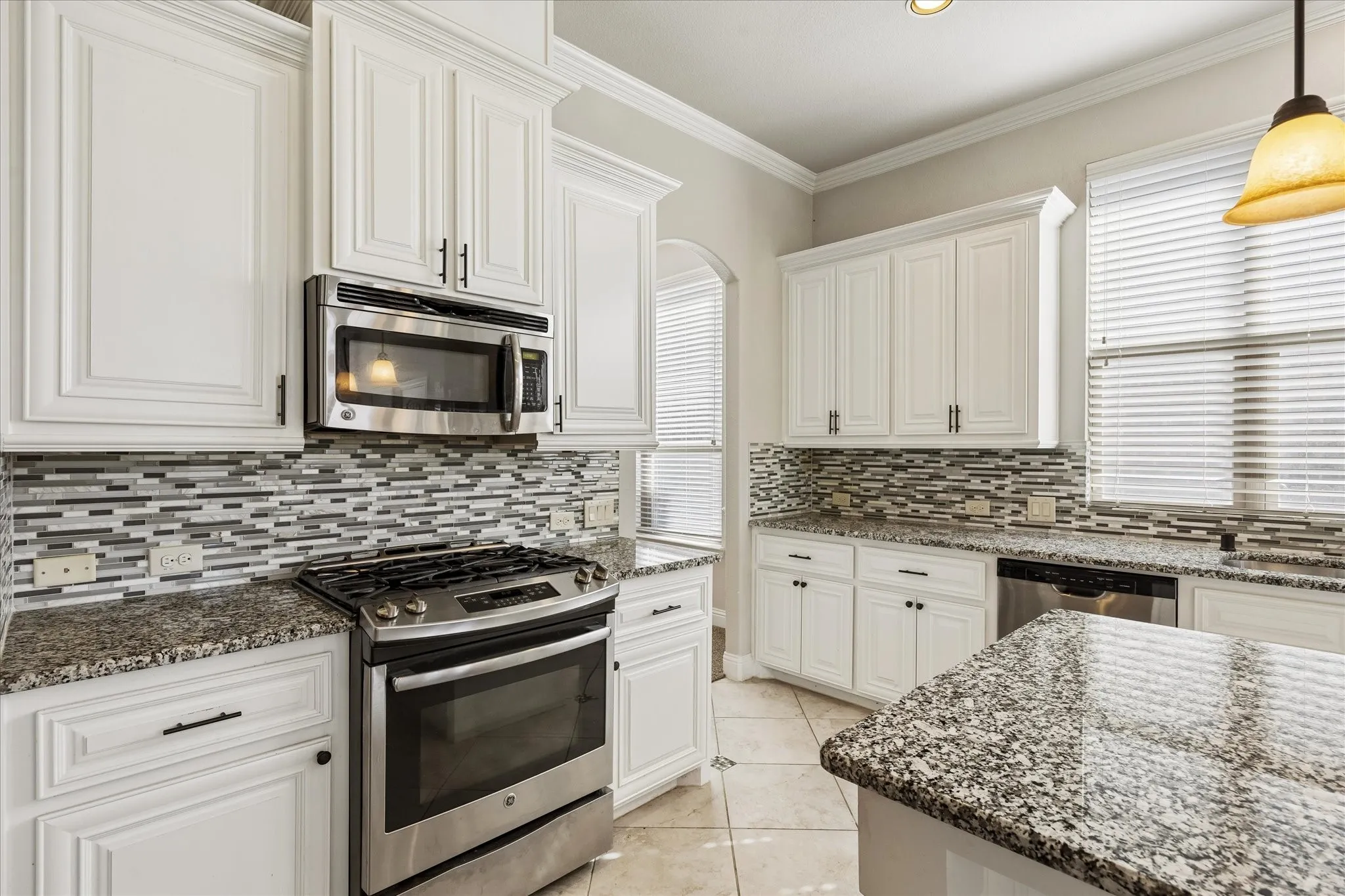 Single Family Residence For Sale in Tarrant County , 3020 Waterfall Drive, Fort Worth, Texas 76177, 3 Bedroom, 2 Bathroom, 2 Garage spaces, 2,158 Sqft, built in 2015, mls#21405540, Real Estate Agent in Fort Worth, Homes For Sale in Tarrant county, Homes For Sale in Fort Worth, Realtor in Fort Worth Texas, Real Estate Brokerage Independent Realty Texas, Luminita Cordes Realtor