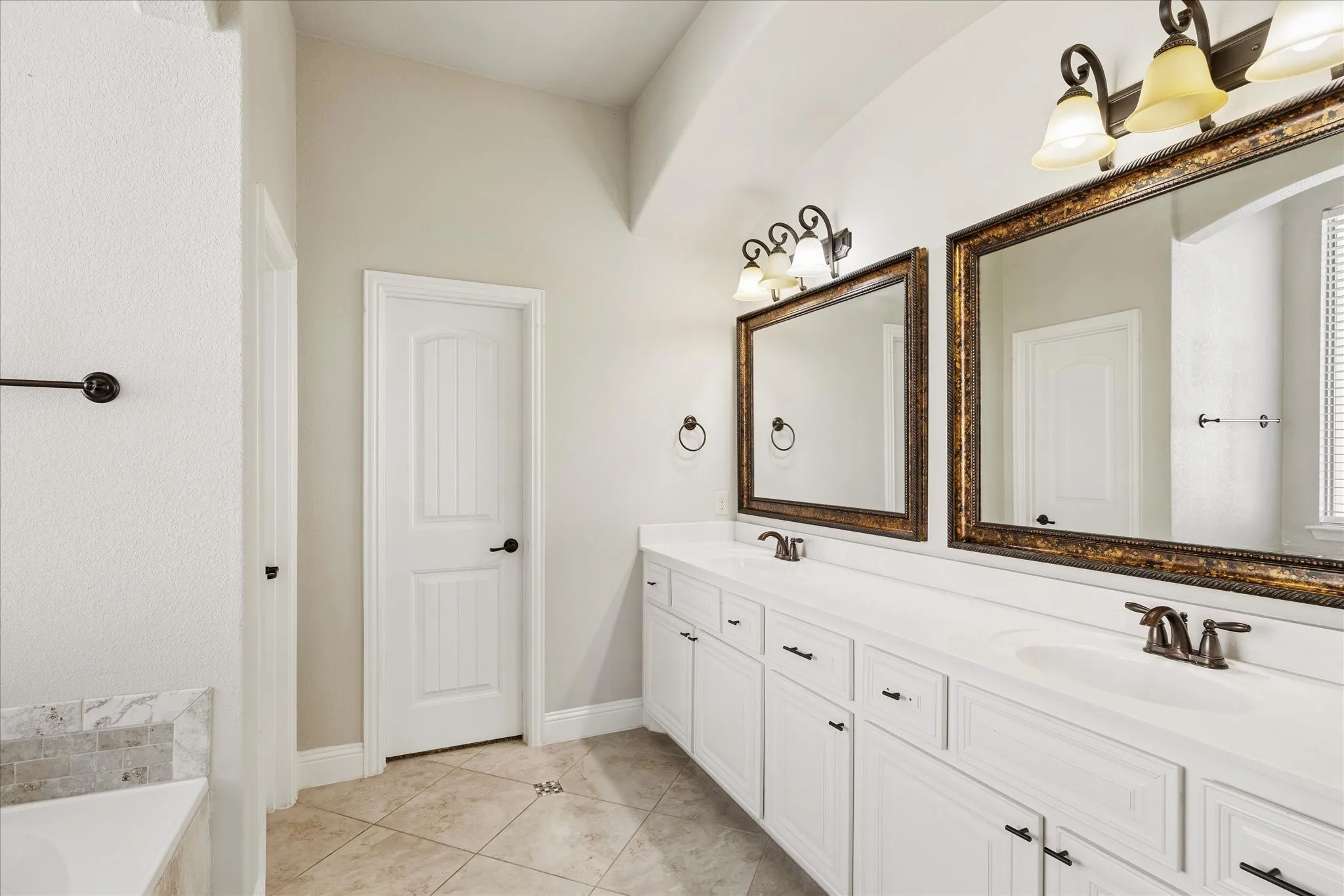 Single Family Residence For Sale in Tarrant County , 3020 Waterfall Drive, Fort Worth, Texas 76177, 3 Bedroom, 2 Bathroom, 2 Garage spaces, 2,158 Sqft, built in 2015, mls#21405540, Real Estate Agent in Fort Worth, Homes For Sale in Tarrant county, Homes For Sale in Fort Worth, Realtor in Fort Worth Texas, Real Estate Brokerage Independent Realty Texas, Luminita Cordes Realtor