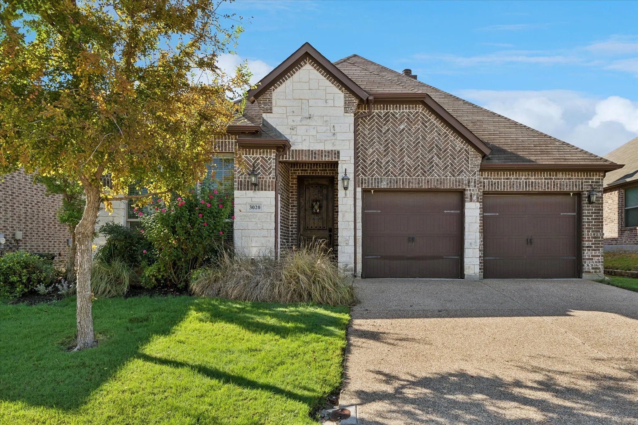 Single Family Residence For Sale in Tarrant County , 3020 Waterfall Drive, Fort Worth, Texas 76177, 3 Bedroom, 2 Bathroom, 2 Garage spaces, 2,158 Sqft, built in 2015, mls#21405540, Real Estate Agent in Fort Worth, Homes For Sale in Tarrant county, Homes For Sale in Fort Worth, Realtor in Fort Worth Texas, Real Estate Brokerage Independent Realty Texas, Luminita Cordes Realtor