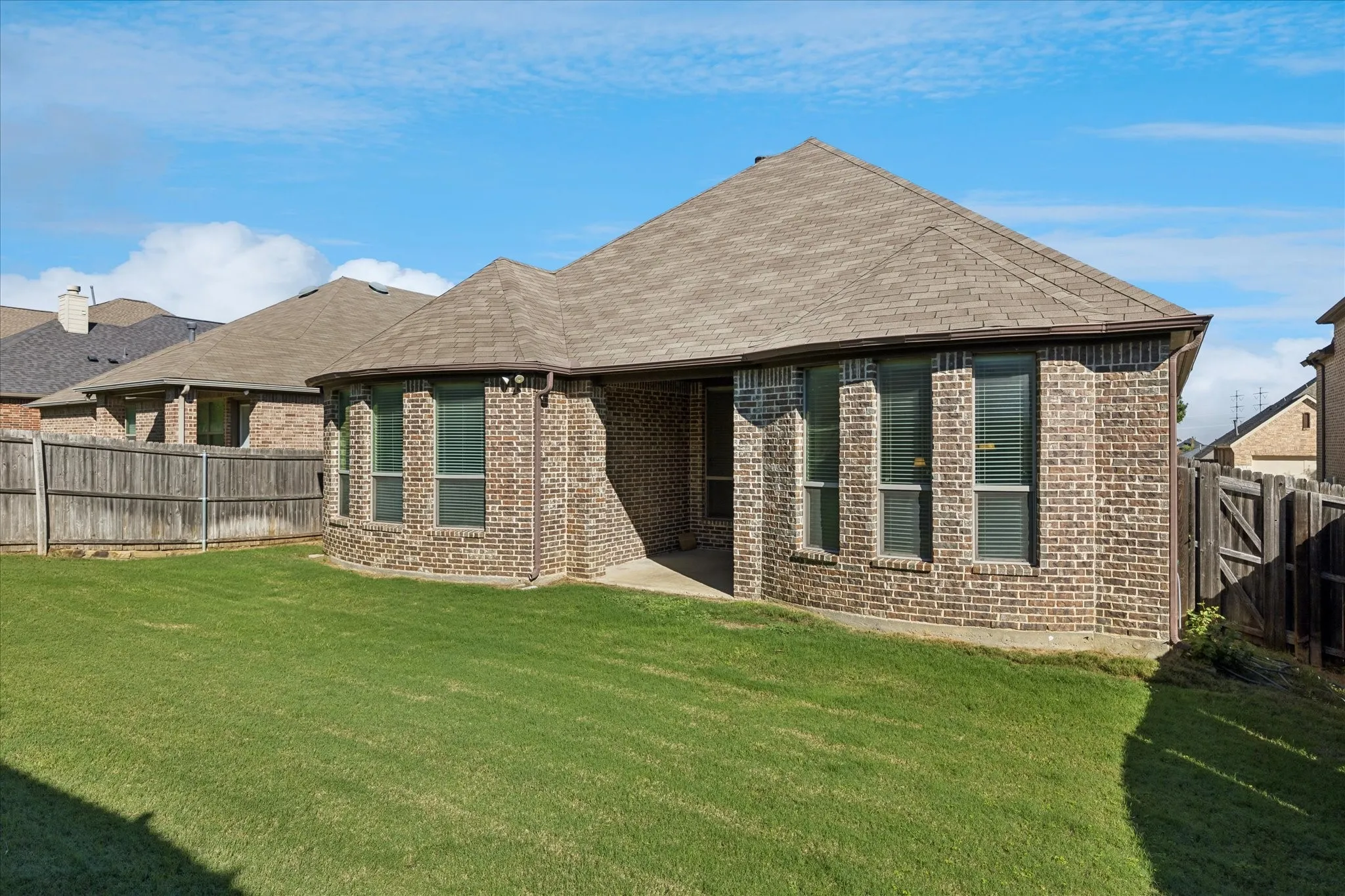 Single Family Residence For Sale in Tarrant County , 3020 Waterfall Drive, Fort Worth, Texas 76177, 3 Bedroom, 2 Bathroom, 2 Garage spaces, 2,158 Sqft, built in 2015, mls#21405540, Real Estate Agent in Fort Worth, Homes For Sale in Tarrant county, Homes For Sale in Fort Worth, Realtor in Fort Worth Texas, Real Estate Brokerage Independent Realty Texas, Luminita Cordes Realtor