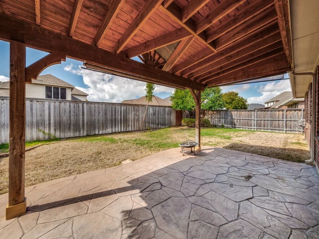 Single Family Residence For Sale in Denton County , 2416 Morning Dew Drive, Little Elm, Texas 75068, 3 Bedroom, 2 Bathroom, 2 Garage spaces, 2,016 Sqft, built in 2005, mls#21403127, Real Estate Agent in Little Elm, Homes For Sale in Denton county, Homes For Sale in Little Elm, Realtor in Little Elm Texas, Real Estate Brokerage Independent Realty Texas, Luminita Cordes Realtor