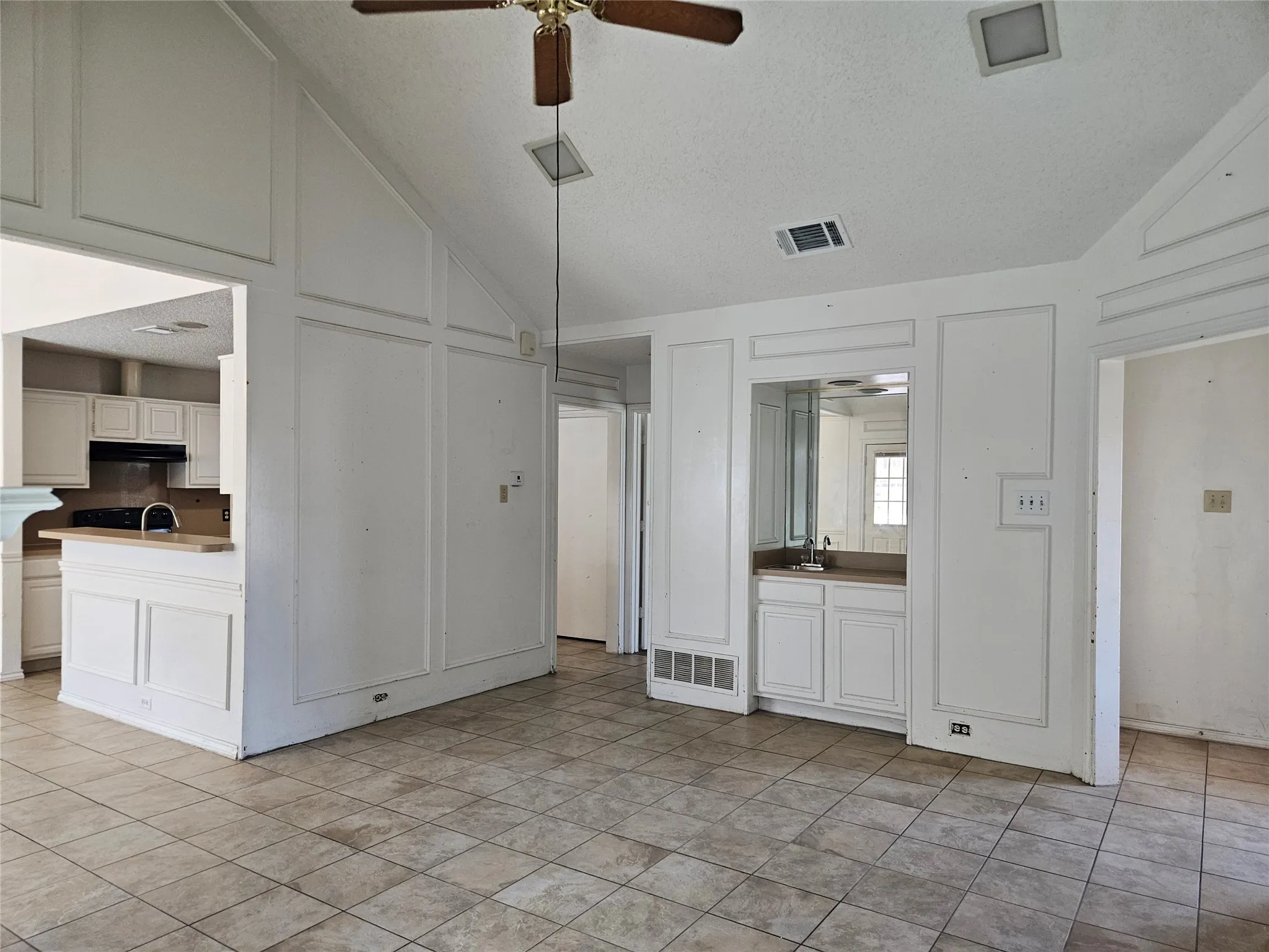 Single Family Residence For Sale in Dallas County , 2329 Shalimar Drive, Garland, Texas 75040, 3 Bedroom, 2 Bathroom, 2 Garage spaces, 1,372 Sqft, built in 1986, mls#21405778, Real Estate Agent in Garland, Homes For Sale in Dallas county, Homes For Sale in Garland, Realtor in Garland Texas, Real Estate Brokerage Independent Realty Texas, Luminita Cordes Realtor