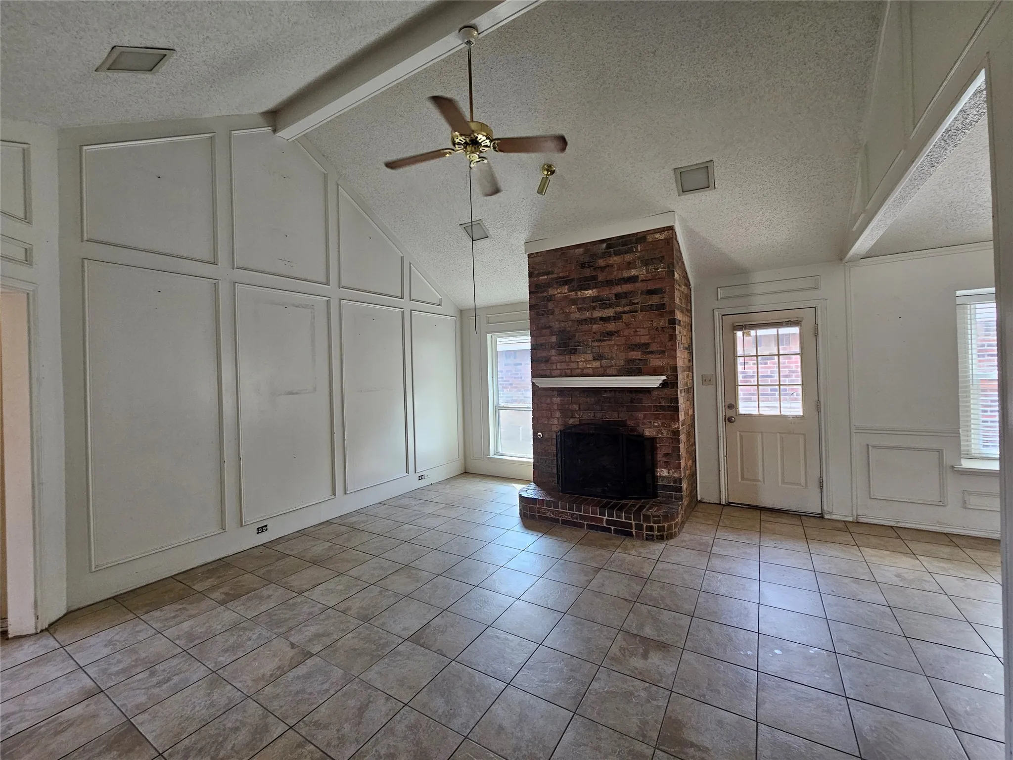 Single Family Residence For Sale in Dallas County , 2329 Shalimar Drive, Garland, Texas 75040, 3 Bedroom, 2 Bathroom, 2 Garage spaces, 1,372 Sqft, built in 1986, mls#21405778, Real Estate Agent in Garland, Homes For Sale in Dallas county, Homes For Sale in Garland, Realtor in Garland Texas, Real Estate Brokerage Independent Realty Texas, Luminita Cordes Realtor