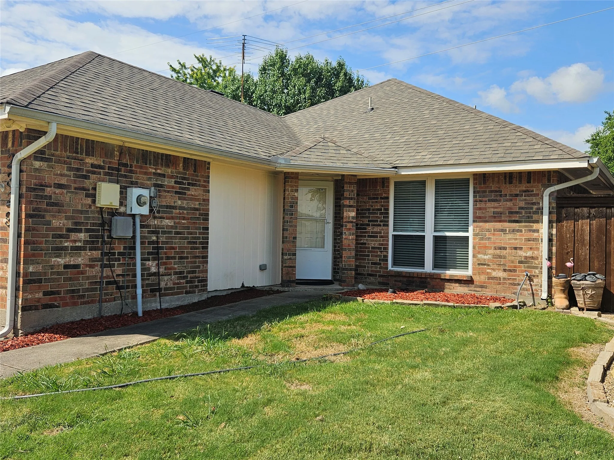 Single Family Residence For Sale in Dallas County , 2329 Shalimar Drive, Garland, Texas 75040, 3 Bedroom, 2 Bathroom, 2 Garage spaces, 1,372 Sqft, built in 1986, mls#21405778, Real Estate Agent in Garland, Homes For Sale in Dallas county, Homes For Sale in Garland, Realtor in Garland Texas, Real Estate Brokerage Independent Realty Texas, Luminita Cordes Realtor