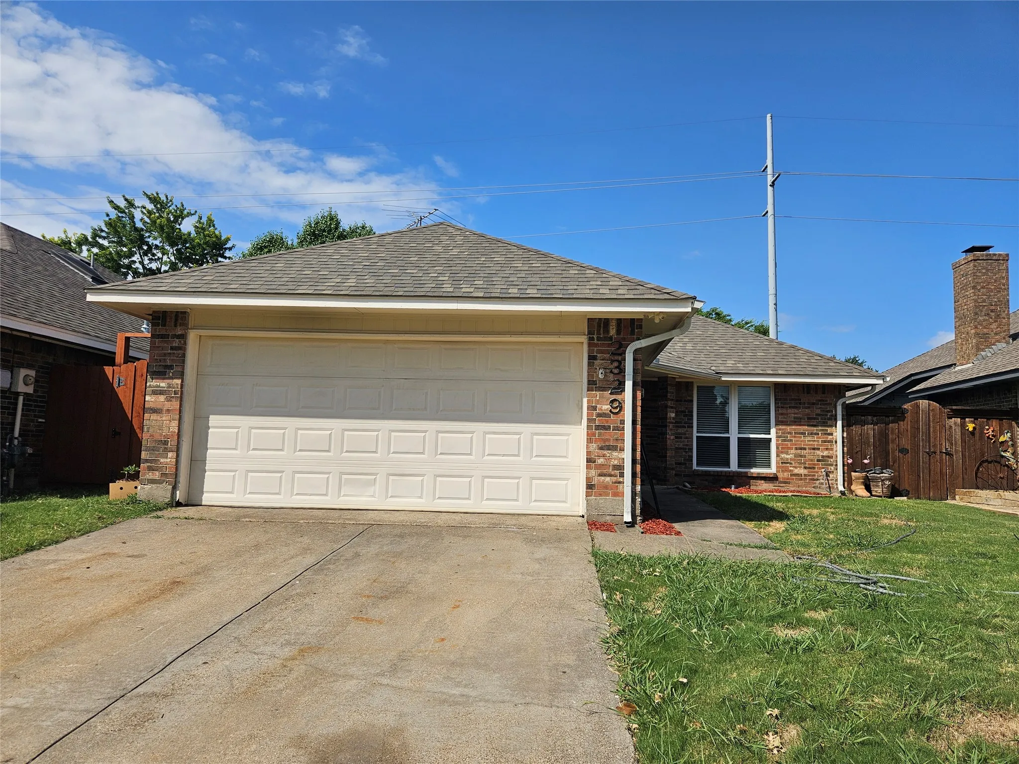 Single Family Residence For Sale in Dallas County , 2329 Shalimar Drive, Garland, Texas 75040, 3 Bedroom, 2 Bathroom, 2 Garage spaces, 1,372 Sqft, built in 1986, mls#21405778, Real Estate Agent in Garland, Homes For Sale in Dallas county, Homes For Sale in Garland, Realtor in Garland Texas, Real Estate Brokerage Independent Realty Texas, Luminita Cordes Realtor