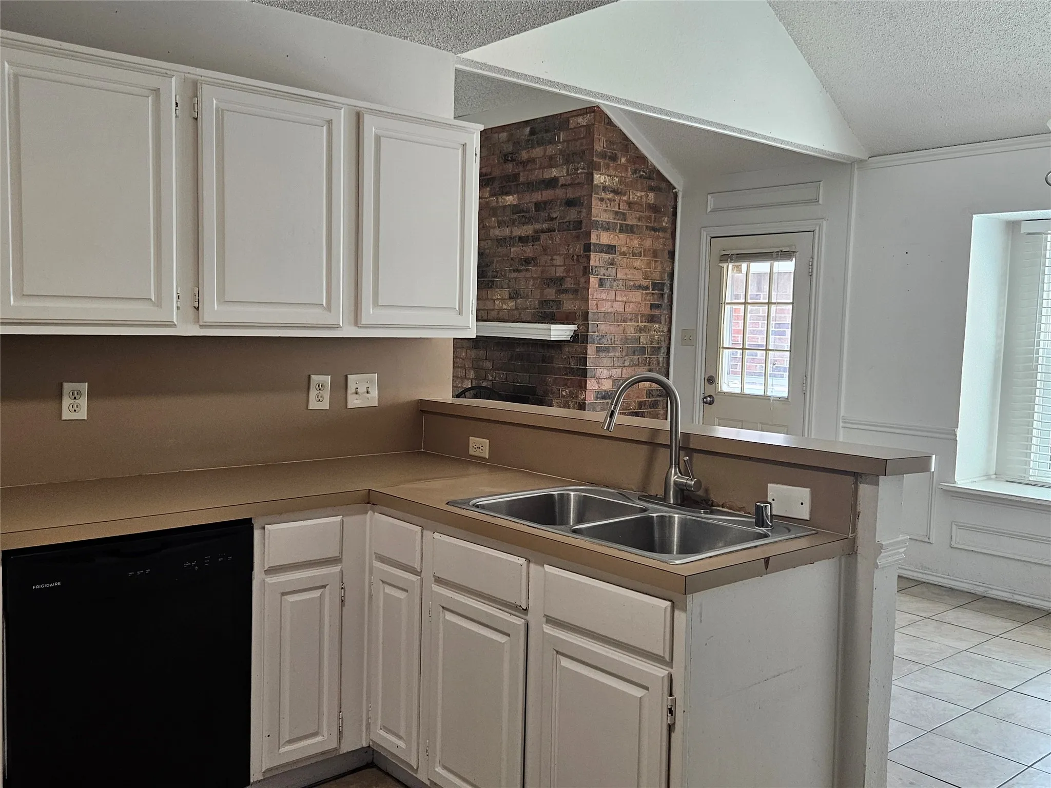 Single Family Residence For Sale in Dallas County , 2329 Shalimar Drive, Garland, Texas 75040, 3 Bedroom, 2 Bathroom, 2 Garage spaces, 1,372 Sqft, built in 1986, mls#21405778, Real Estate Agent in Garland, Homes For Sale in Dallas county, Homes For Sale in Garland, Realtor in Garland Texas, Real Estate Brokerage Independent Realty Texas, Luminita Cordes Realtor