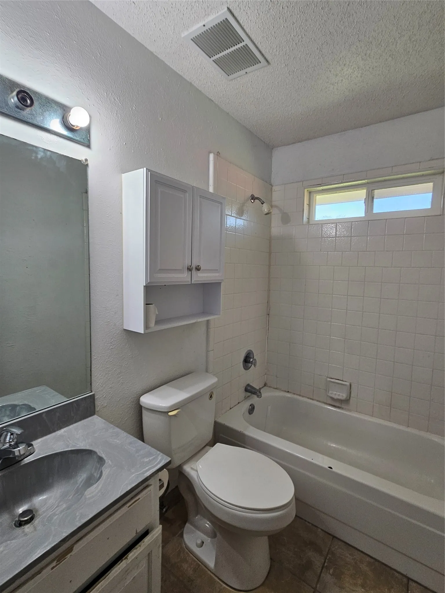 Single Family Residence For Sale in Dallas County , 2329 Shalimar Drive, Garland, Texas 75040, 3 Bedroom, 2 Bathroom, 2 Garage spaces, 1,372 Sqft, built in 1986, mls#21405778, Real Estate Agent in Garland, Homes For Sale in Dallas county, Homes For Sale in Garland, Realtor in Garland Texas, Real Estate Brokerage Independent Realty Texas, Luminita Cordes Realtor
