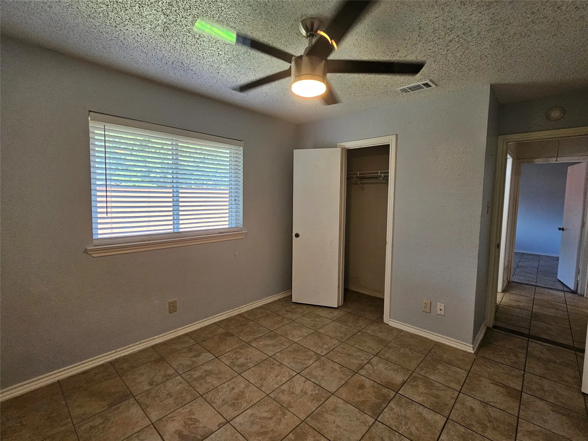 Single Family Residence For Sale in Dallas County , 2329 Shalimar Drive, Garland, Texas 75040, 3 Bedroom, 2 Bathroom, 2 Garage spaces, 1,372 Sqft, built in 1986, mls#21405778, Real Estate Agent in Garland, Homes For Sale in Dallas county, Homes For Sale in Garland, Realtor in Garland Texas, Real Estate Brokerage Independent Realty Texas, Luminita Cordes Realtor