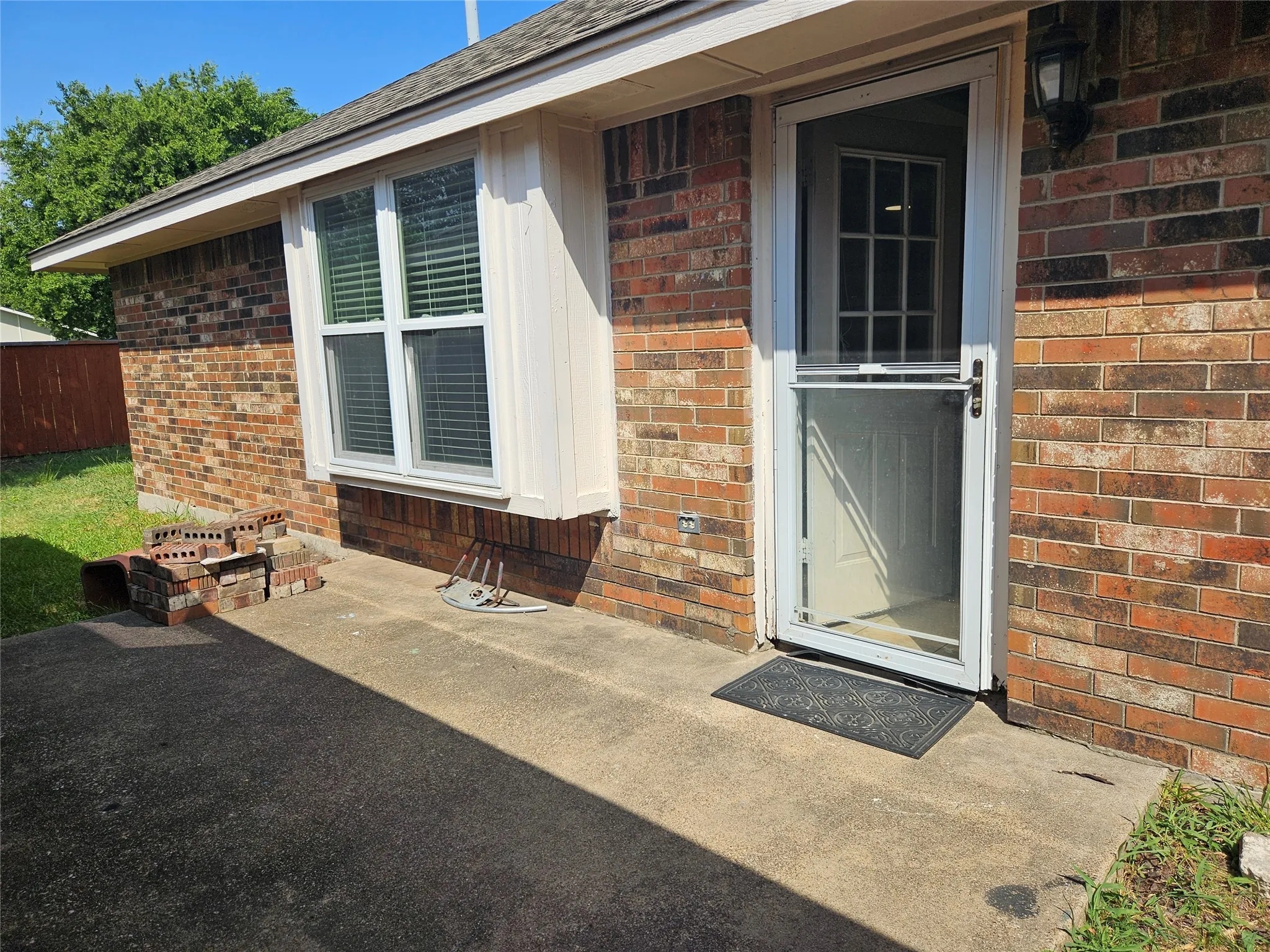 Single Family Residence For Sale in Dallas County , 2329 Shalimar Drive, Garland, Texas 75040, 3 Bedroom, 2 Bathroom, 2 Garage spaces, 1,372 Sqft, built in 1986, mls#21405778, Real Estate Agent in Garland, Homes For Sale in Dallas county, Homes For Sale in Garland, Realtor in Garland Texas, Real Estate Brokerage Independent Realty Texas, Luminita Cordes Realtor