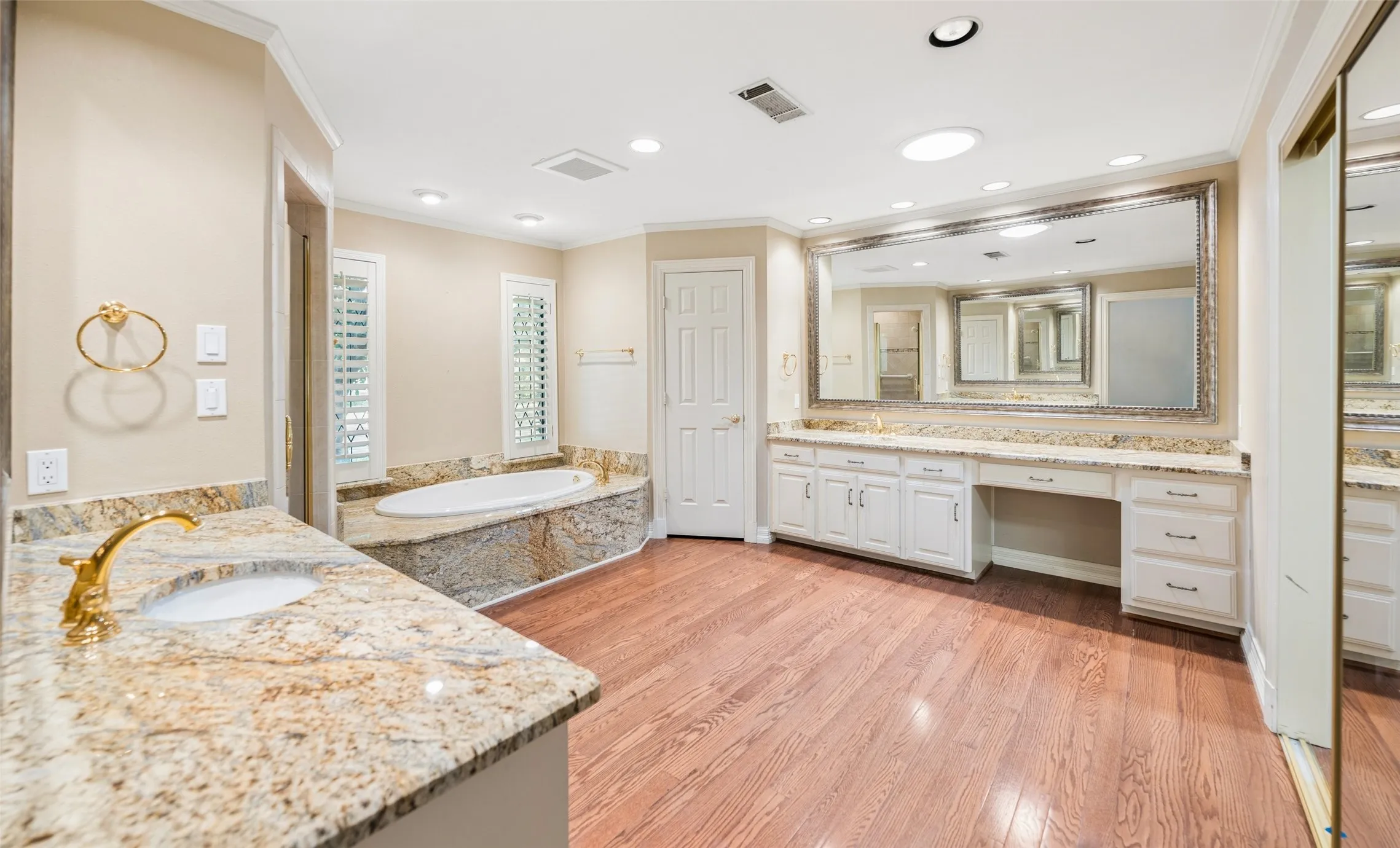 Single Family Residence For Sale in Collin County , 5806 London Lane, Dallas, Texas 75252, 4 Bedroom, 4 Bathroom, 3 Garage spaces, 4,209 Sqft, built in 1984, mls#21405047, Real Estate Agent in Dallas, Homes For Sale in Collin county, Homes For Sale in Dallas, Realtor in Dallas Texas, Real Estate Brokerage Independent Realty Texas, Luminita Cordes Realtor