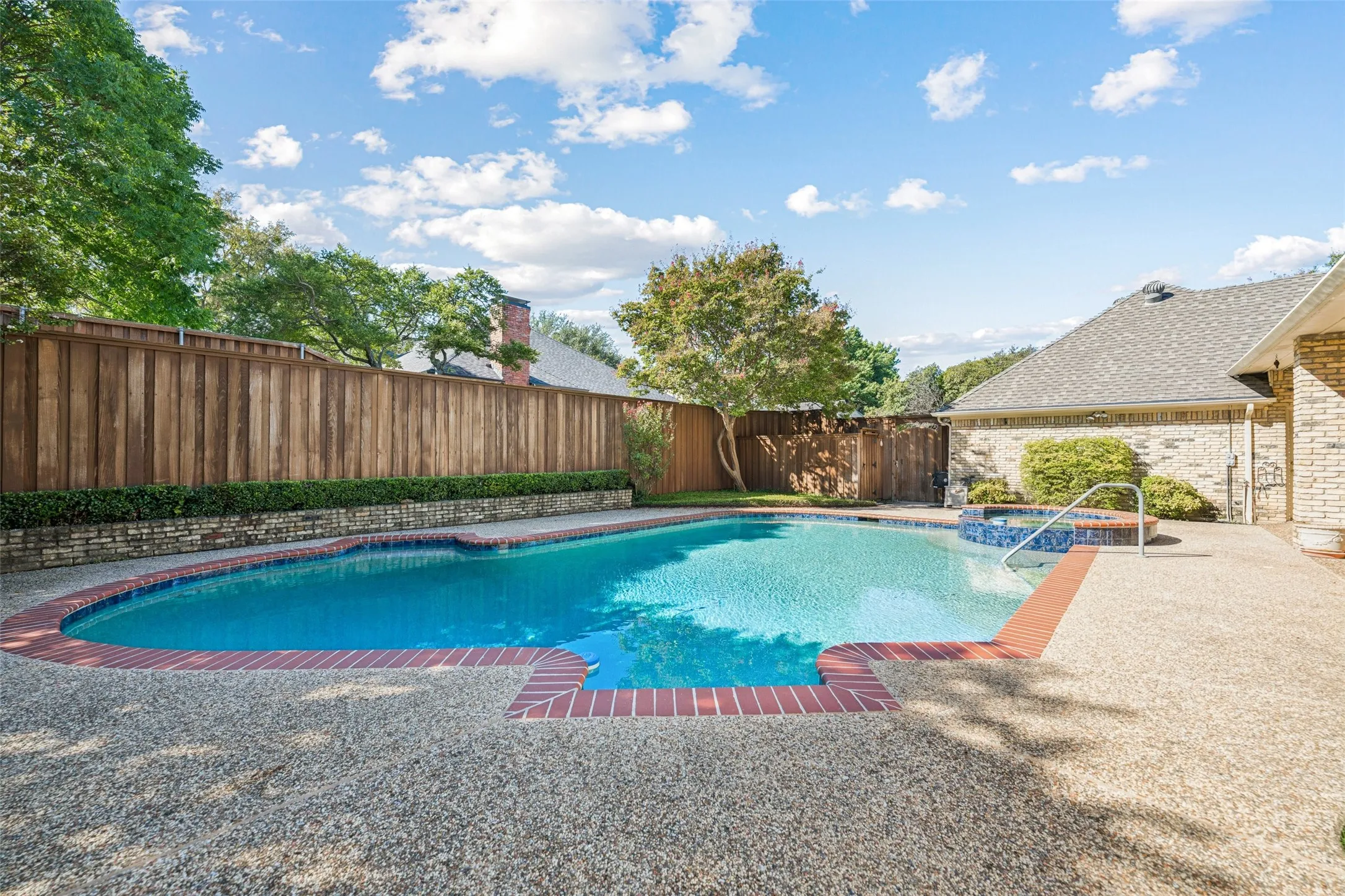 Single Family Residence For Sale in Collin County , 5806 London Lane, Dallas, Texas 75252, 4 Bedroom, 4 Bathroom, 3 Garage spaces, 4,209 Sqft, built in 1984, mls#21405047, Real Estate Agent in Dallas, Homes For Sale in Collin county, Homes For Sale in Dallas, Realtor in Dallas Texas, Real Estate Brokerage Independent Realty Texas, Luminita Cordes Realtor