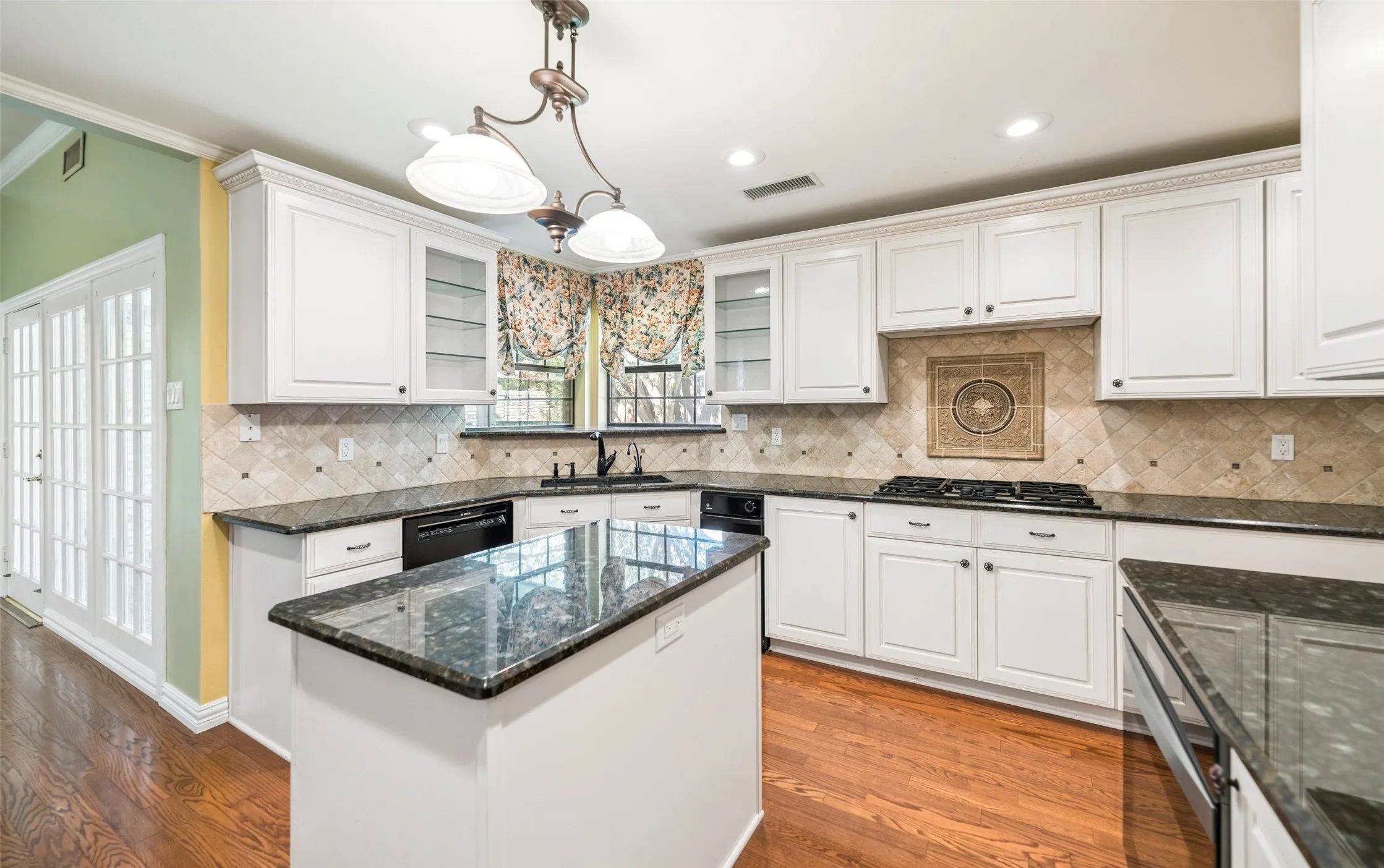 Single Family Residence For Sale in Collin County , 5806 London Lane, Dallas, Texas 75252, 4 Bedroom, 4 Bathroom, 3 Garage spaces, 4,209 Sqft, built in 1984, mls#21405047, Real Estate Agent in Dallas, Homes For Sale in Collin county, Homes For Sale in Dallas, Realtor in Dallas Texas, Real Estate Brokerage Independent Realty Texas, Luminita Cordes Realtor