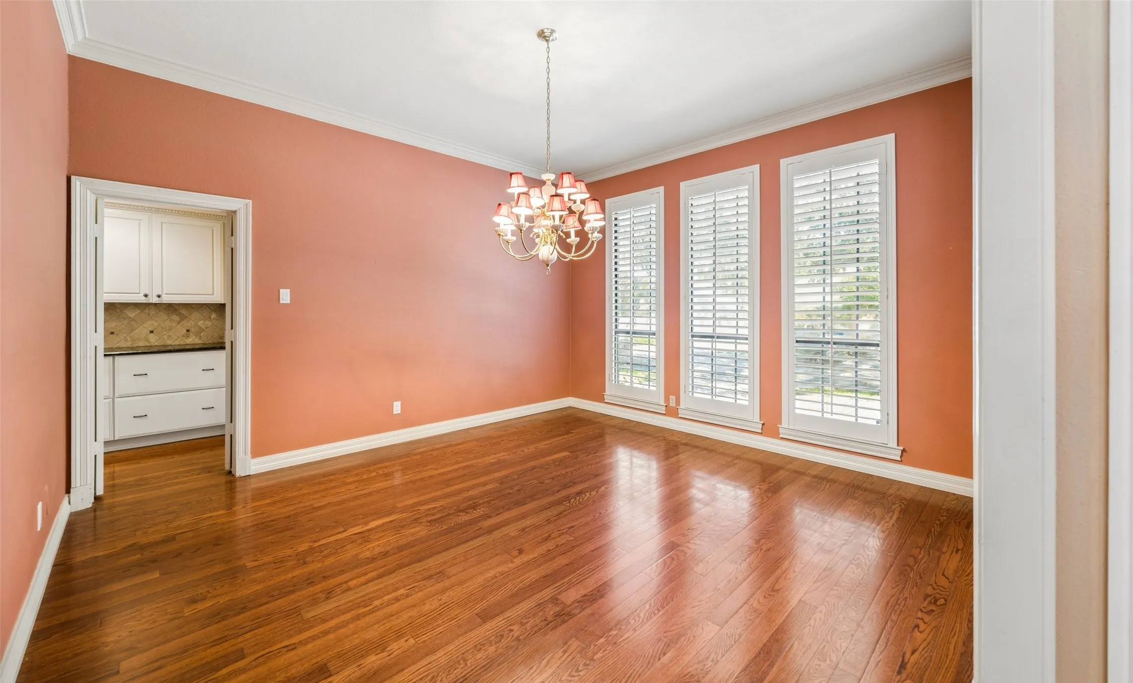 Single Family Residence For Sale in Collin County , 5806 London Lane, Dallas, Texas 75252, 4 Bedroom, 4 Bathroom, 3 Garage spaces, 4,209 Sqft, built in 1984, mls#21405047, Real Estate Agent in Dallas, Homes For Sale in Collin county, Homes For Sale in Dallas, Realtor in Dallas Texas, Real Estate Brokerage Independent Realty Texas, Luminita Cordes Realtor