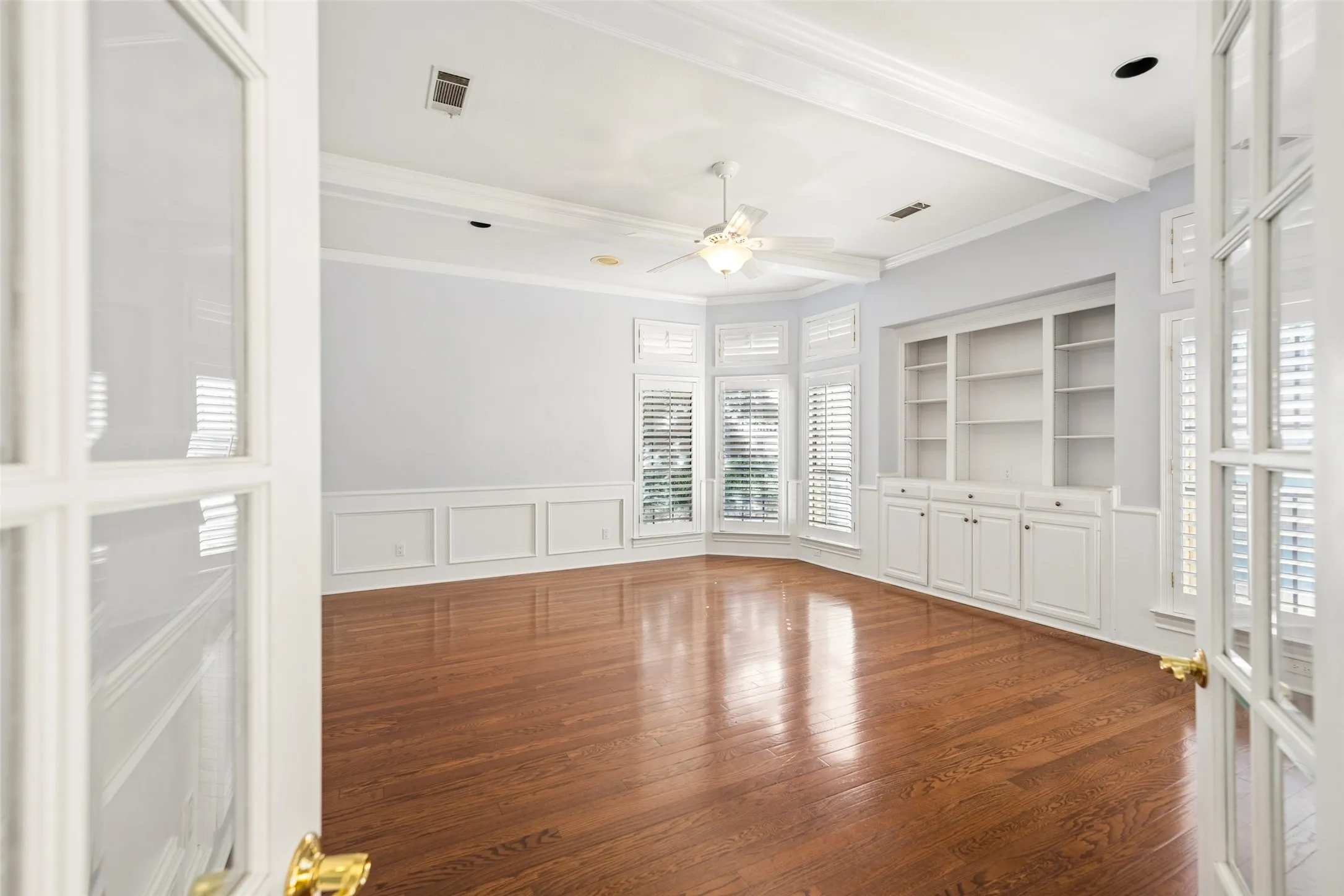 Single Family Residence For Sale in Collin County , 5806 London Lane, Dallas, Texas 75252, 4 Bedroom, 4 Bathroom, 3 Garage spaces, 4,209 Sqft, built in 1984, mls#21405047, Real Estate Agent in Dallas, Homes For Sale in Collin county, Homes For Sale in Dallas, Realtor in Dallas Texas, Real Estate Brokerage Independent Realty Texas, Luminita Cordes Realtor