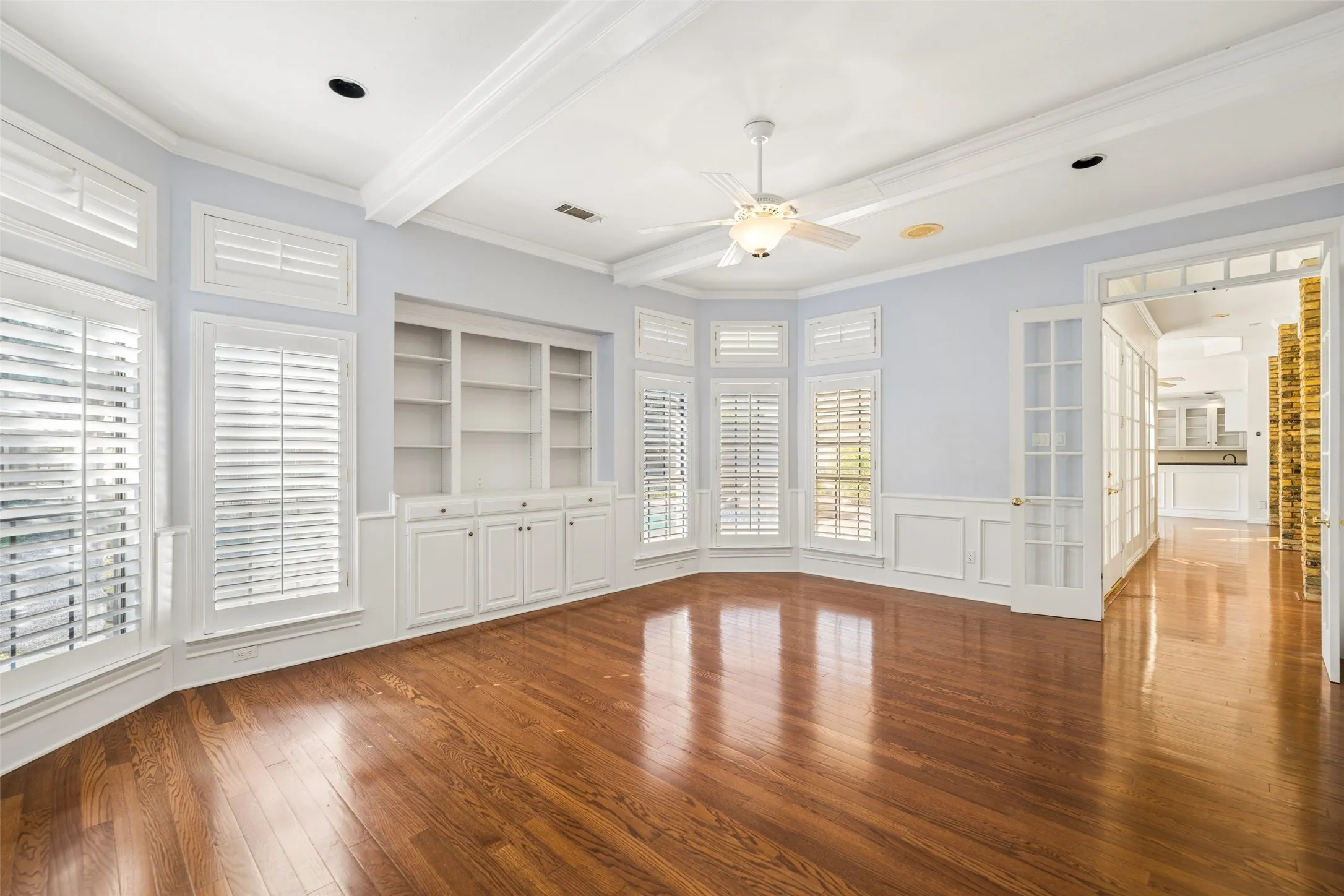 Single Family Residence For Sale in Collin County , 5806 London Lane, Dallas, Texas 75252, 4 Bedroom, 4 Bathroom, 3 Garage spaces, 4,209 Sqft, built in 1984, mls#21405047, Real Estate Agent in Dallas, Homes For Sale in Collin county, Homes For Sale in Dallas, Realtor in Dallas Texas, Real Estate Brokerage Independent Realty Texas, Luminita Cordes Realtor