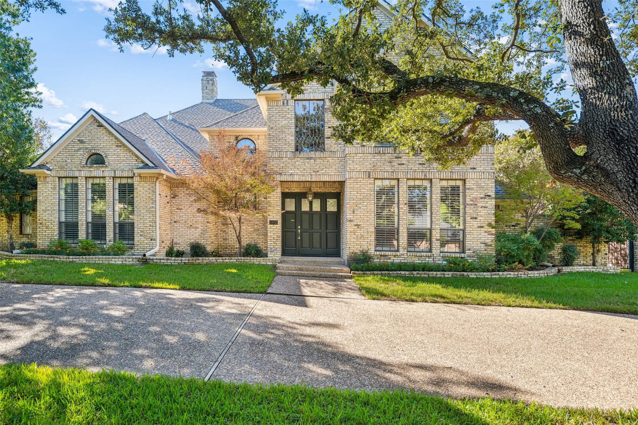 Single Family Residence For Sale in Collin County , 5806 London Lane, Dallas, Texas 75252, 4 Bedroom, 4 Bathroom, 3 Garage spaces, 4,209 Sqft, built in 1984, mls#21405047, Real Estate Agent in Dallas, Homes For Sale in Collin county, Homes For Sale in Dallas, Realtor in Dallas Texas, Real Estate Brokerage Independent Realty Texas, Luminita Cordes Realtor