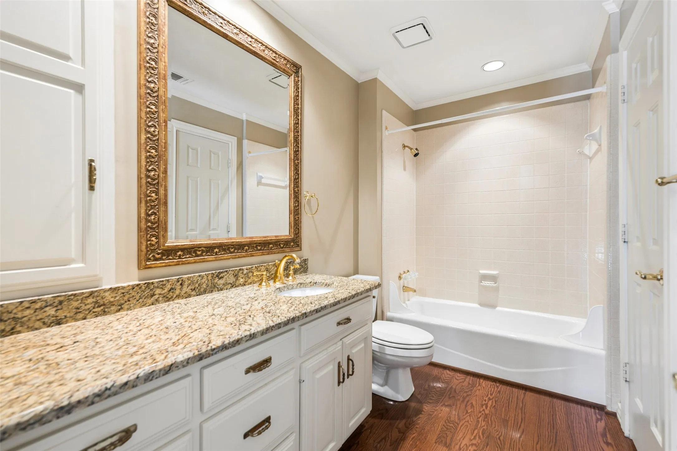 Single Family Residence For Sale in Collin County , 5806 London Lane, Dallas, Texas 75252, 4 Bedroom, 4 Bathroom, 3 Garage spaces, 4,209 Sqft, built in 1984, mls#21405047, Real Estate Agent in Dallas, Homes For Sale in Collin county, Homes For Sale in Dallas, Realtor in Dallas Texas, Real Estate Brokerage Independent Realty Texas, Luminita Cordes Realtor
