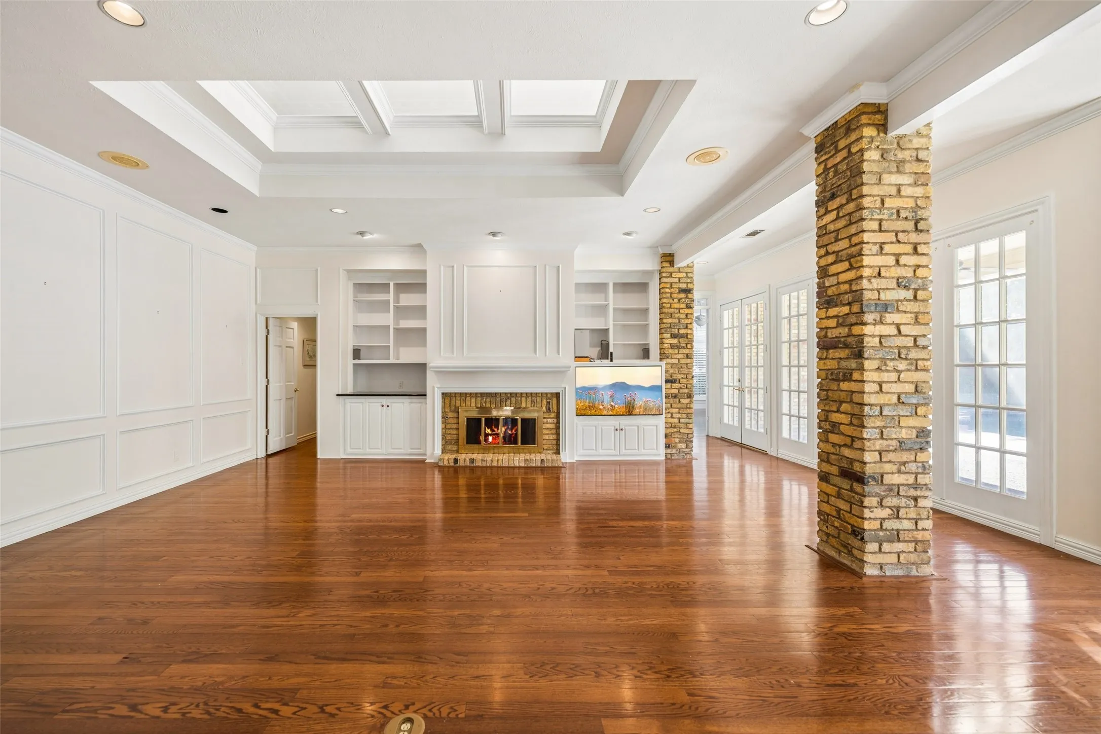 Single Family Residence For Sale in Collin County , 5806 London Lane, Dallas, Texas 75252, 4 Bedroom, 4 Bathroom, 3 Garage spaces, 4,209 Sqft, built in 1984, mls#21405047, Real Estate Agent in Dallas, Homes For Sale in Collin county, Homes For Sale in Dallas, Realtor in Dallas Texas, Real Estate Brokerage Independent Realty Texas, Luminita Cordes Realtor