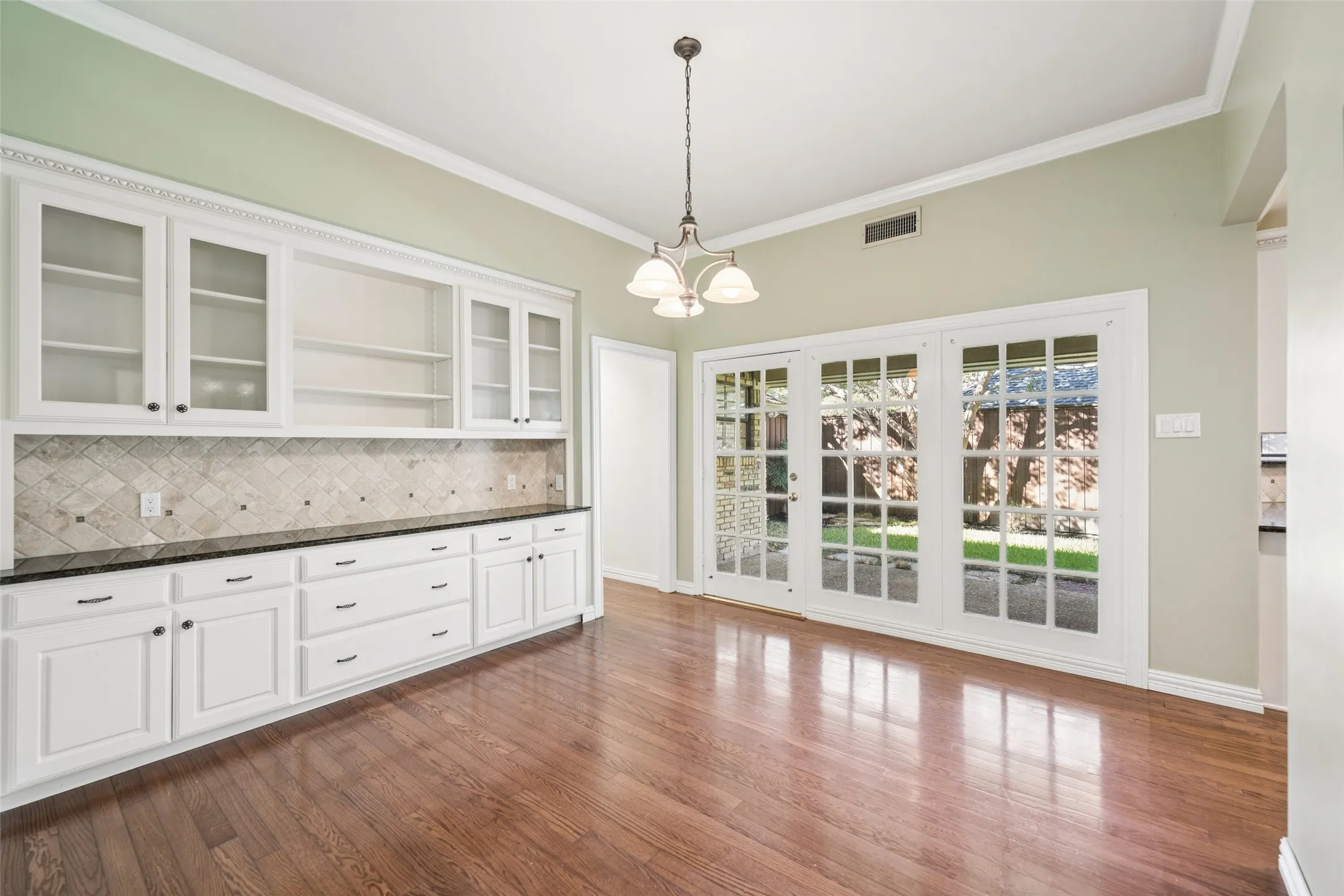 Single Family Residence For Sale in Collin County , 5806 London Lane, Dallas, Texas 75252, 4 Bedroom, 4 Bathroom, 3 Garage spaces, 4,209 Sqft, built in 1984, mls#21405047, Real Estate Agent in Dallas, Homes For Sale in Collin county, Homes For Sale in Dallas, Realtor in Dallas Texas, Real Estate Brokerage Independent Realty Texas, Luminita Cordes Realtor