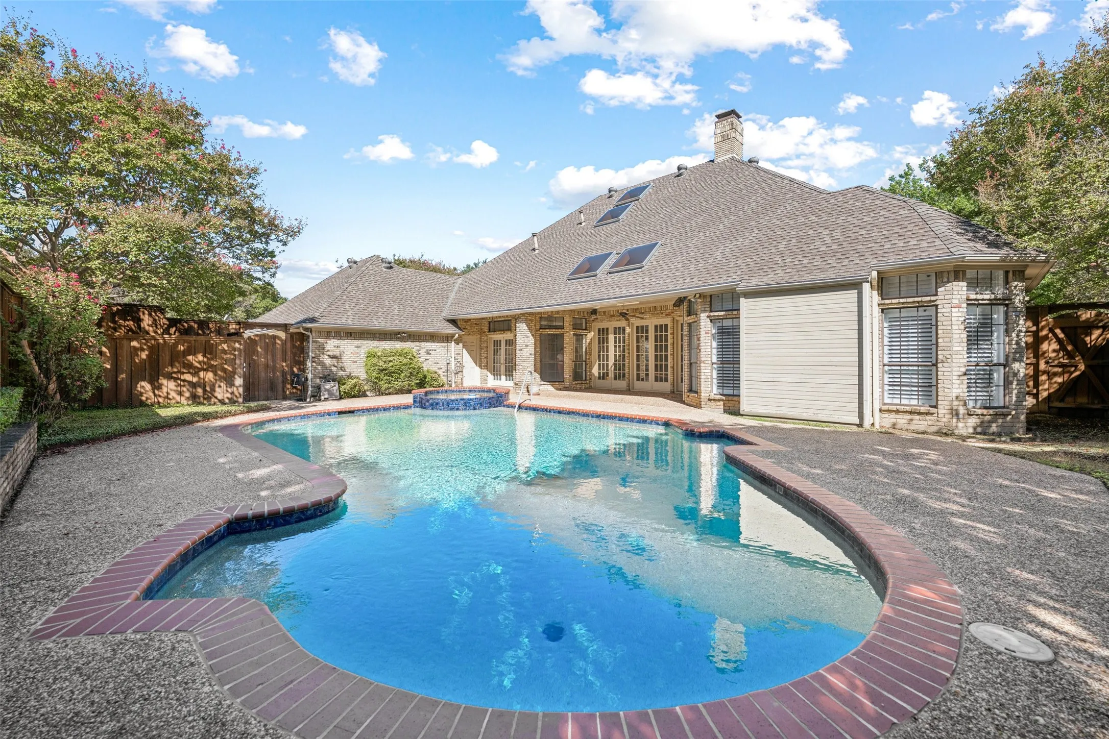 Single Family Residence For Sale in Collin County , 5806 London Lane, Dallas, Texas 75252, 4 Bedroom, 4 Bathroom, 3 Garage spaces, 4,209 Sqft, built in 1984, mls#21405047, Real Estate Agent in Dallas, Homes For Sale in Collin county, Homes For Sale in Dallas, Realtor in Dallas Texas, Real Estate Brokerage Independent Realty Texas, Luminita Cordes Realtor