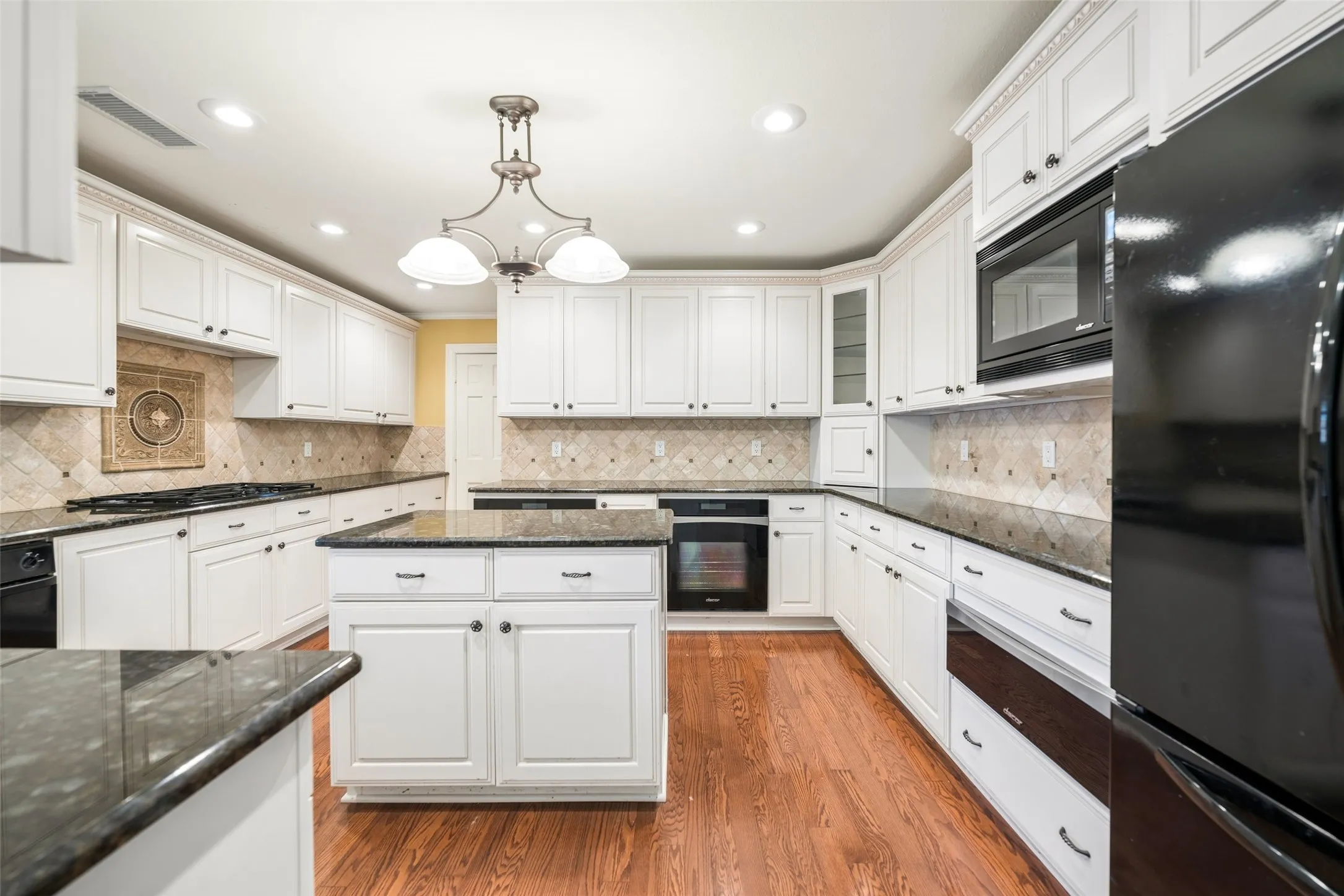 Single Family Residence For Sale in Collin County , 5806 London Lane, Dallas, Texas 75252, 4 Bedroom, 4 Bathroom, 3 Garage spaces, 4,209 Sqft, built in 1984, mls#21405047, Real Estate Agent in Dallas, Homes For Sale in Collin county, Homes For Sale in Dallas, Realtor in Dallas Texas, Real Estate Brokerage Independent Realty Texas, Luminita Cordes Realtor