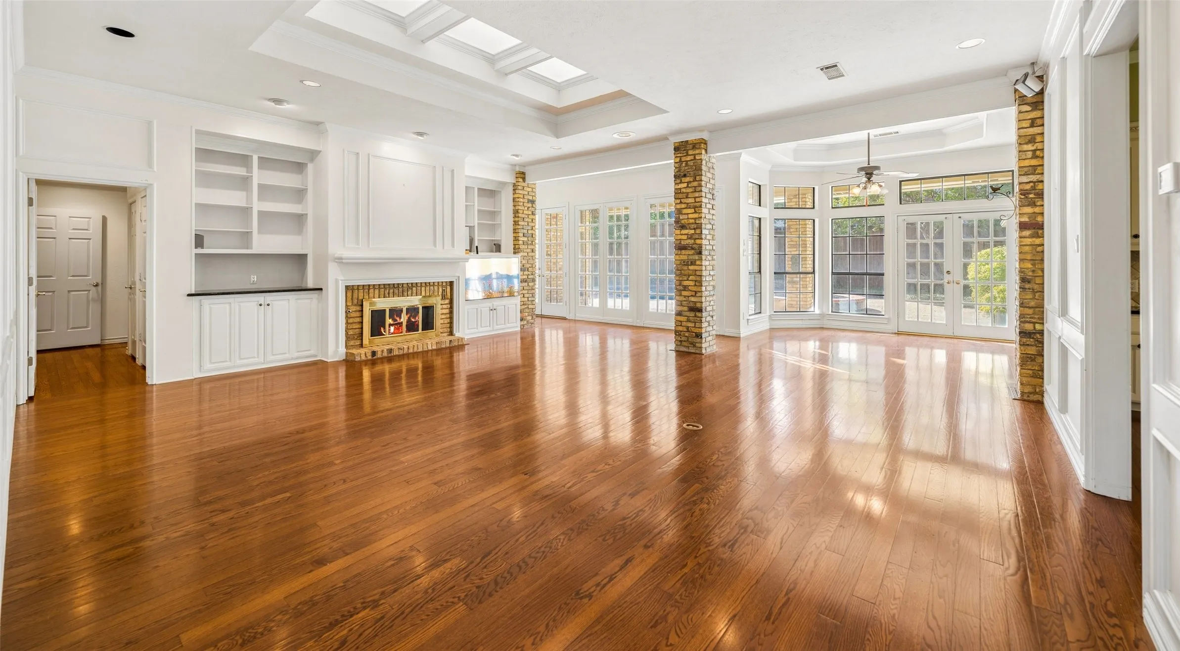 Single Family Residence For Sale in Collin County , 5806 London Lane, Dallas, Texas 75252, 4 Bedroom, 4 Bathroom, 3 Garage spaces, 4,209 Sqft, built in 1984, mls#21405047, Real Estate Agent in Dallas, Homes For Sale in Collin county, Homes For Sale in Dallas, Realtor in Dallas Texas, Real Estate Brokerage Independent Realty Texas, Luminita Cordes Realtor