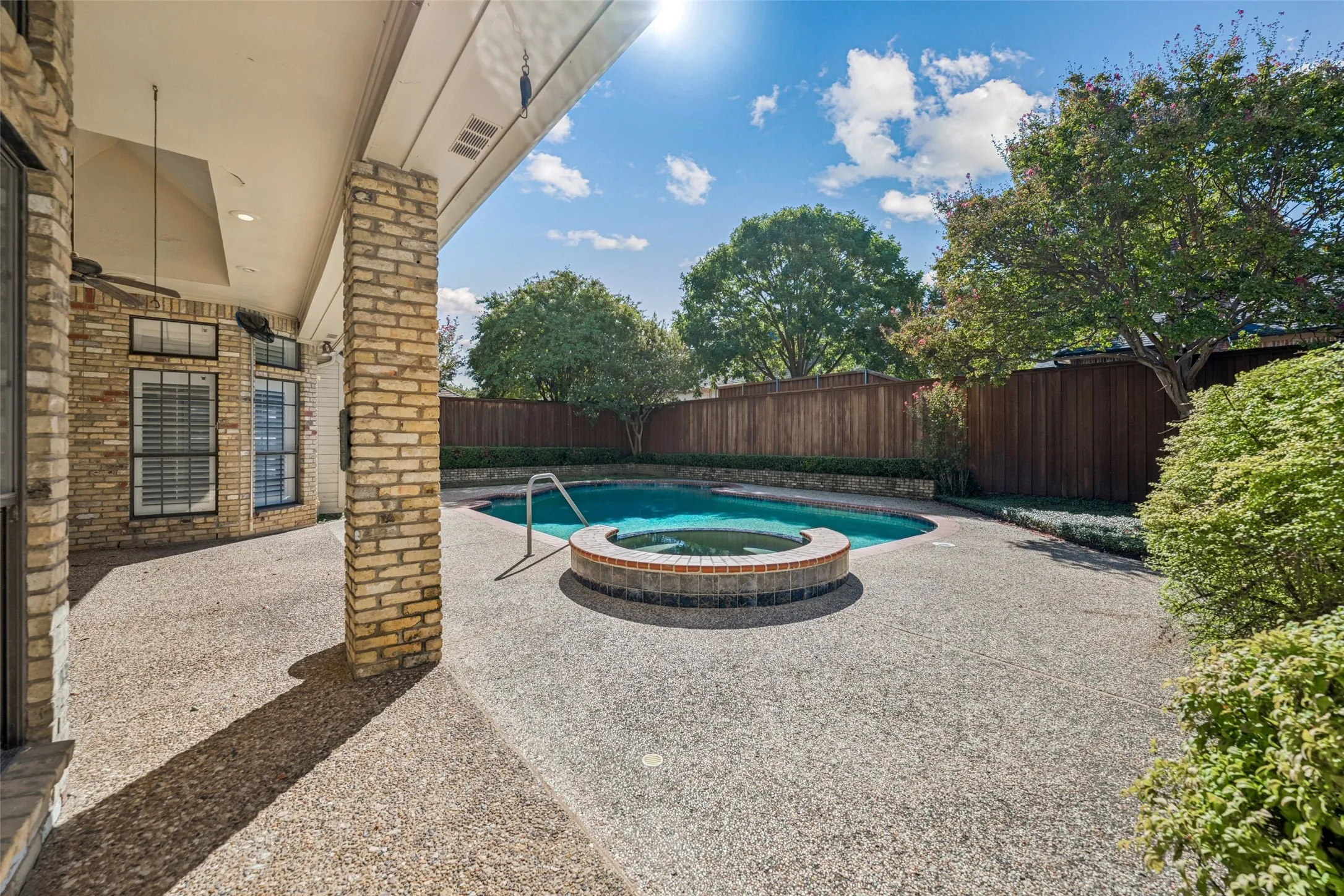 Single Family Residence For Sale in Collin County , 5806 London Lane, Dallas, Texas 75252, 4 Bedroom, 4 Bathroom, 3 Garage spaces, 4,209 Sqft, built in 1984, mls#21405047, Real Estate Agent in Dallas, Homes For Sale in Collin county, Homes For Sale in Dallas, Realtor in Dallas Texas, Real Estate Brokerage Independent Realty Texas, Luminita Cordes Realtor