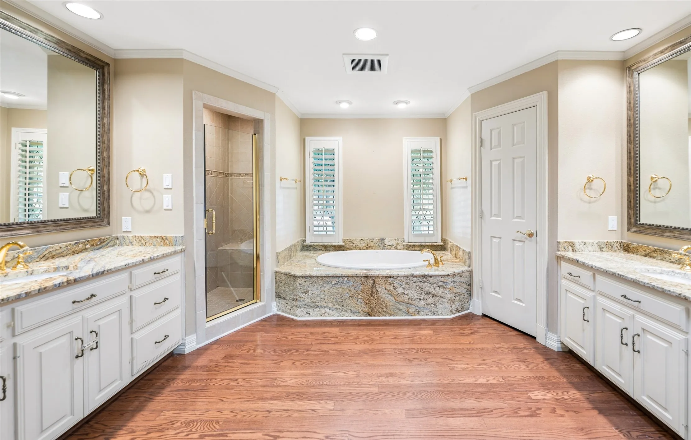 Single Family Residence For Sale in Collin County , 5806 London Lane, Dallas, Texas 75252, 4 Bedroom, 4 Bathroom, 3 Garage spaces, 4,209 Sqft, built in 1984, mls#21405047, Real Estate Agent in Dallas, Homes For Sale in Collin county, Homes For Sale in Dallas, Realtor in Dallas Texas, Real Estate Brokerage Independent Realty Texas, Luminita Cordes Realtor