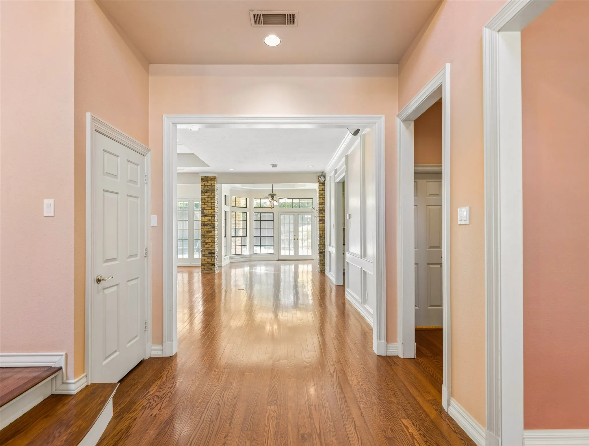 Single Family Residence For Sale in Collin County , 5806 London Lane, Dallas, Texas 75252, 4 Bedroom, 4 Bathroom, 3 Garage spaces, 4,209 Sqft, built in 1984, mls#21405047, Real Estate Agent in Dallas, Homes For Sale in Collin county, Homes For Sale in Dallas, Realtor in Dallas Texas, Real Estate Brokerage Independent Realty Texas, Luminita Cordes Realtor