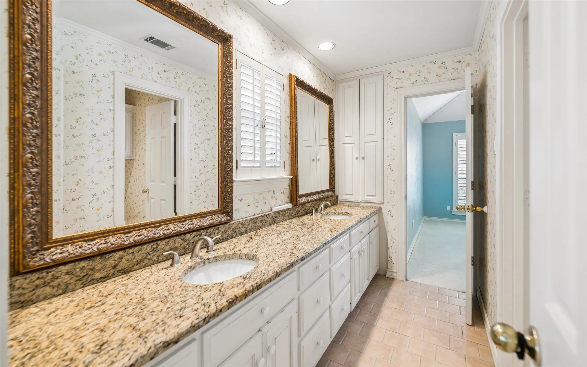 Single Family Residence For Sale in Collin County , 5806 London Lane, Dallas, Texas 75252, 4 Bedroom, 4 Bathroom, 3 Garage spaces, 4,209 Sqft, built in 1984, mls#21405047, Real Estate Agent in Dallas, Homes For Sale in Collin county, Homes For Sale in Dallas, Realtor in Dallas Texas, Real Estate Brokerage Independent Realty Texas, Luminita Cordes Realtor
