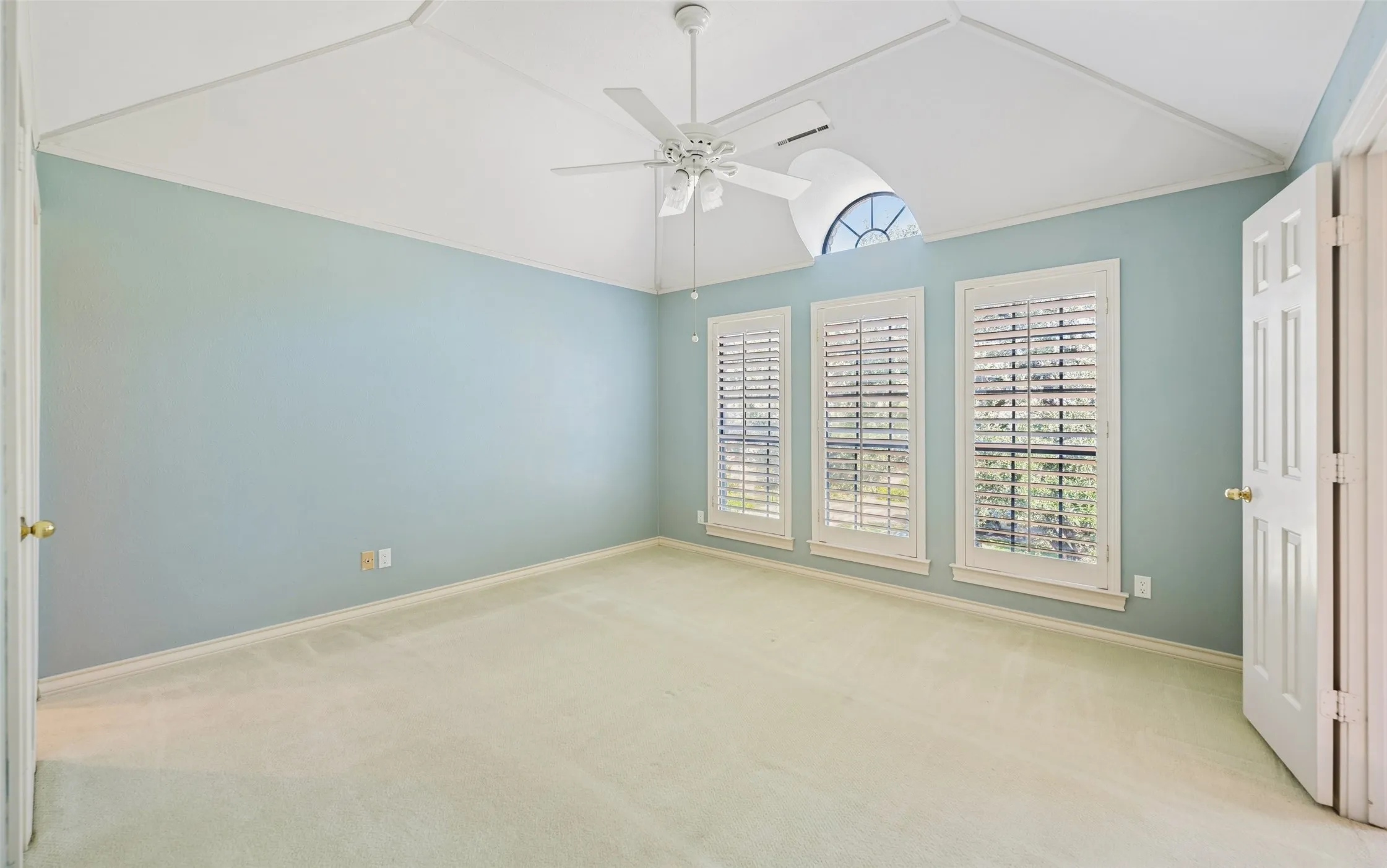 Single Family Residence For Sale in Collin County , 5806 London Lane, Dallas, Texas 75252, 4 Bedroom, 4 Bathroom, 3 Garage spaces, 4,209 Sqft, built in 1984, mls#21405047, Real Estate Agent in Dallas, Homes For Sale in Collin county, Homes For Sale in Dallas, Realtor in Dallas Texas, Real Estate Brokerage Independent Realty Texas, Luminita Cordes Realtor