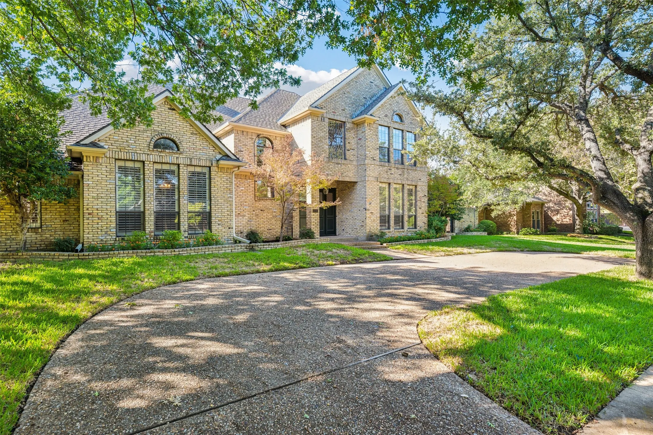 Single Family Residence For Sale in Collin County , 5806 London Lane, Dallas, Texas 75252, 4 Bedroom, 4 Bathroom, 3 Garage spaces, 4,209 Sqft, built in 1984, mls#21405047, Real Estate Agent in Dallas, Homes For Sale in Collin county, Homes For Sale in Dallas, Realtor in Dallas Texas, Real Estate Brokerage Independent Realty Texas, Luminita Cordes Realtor